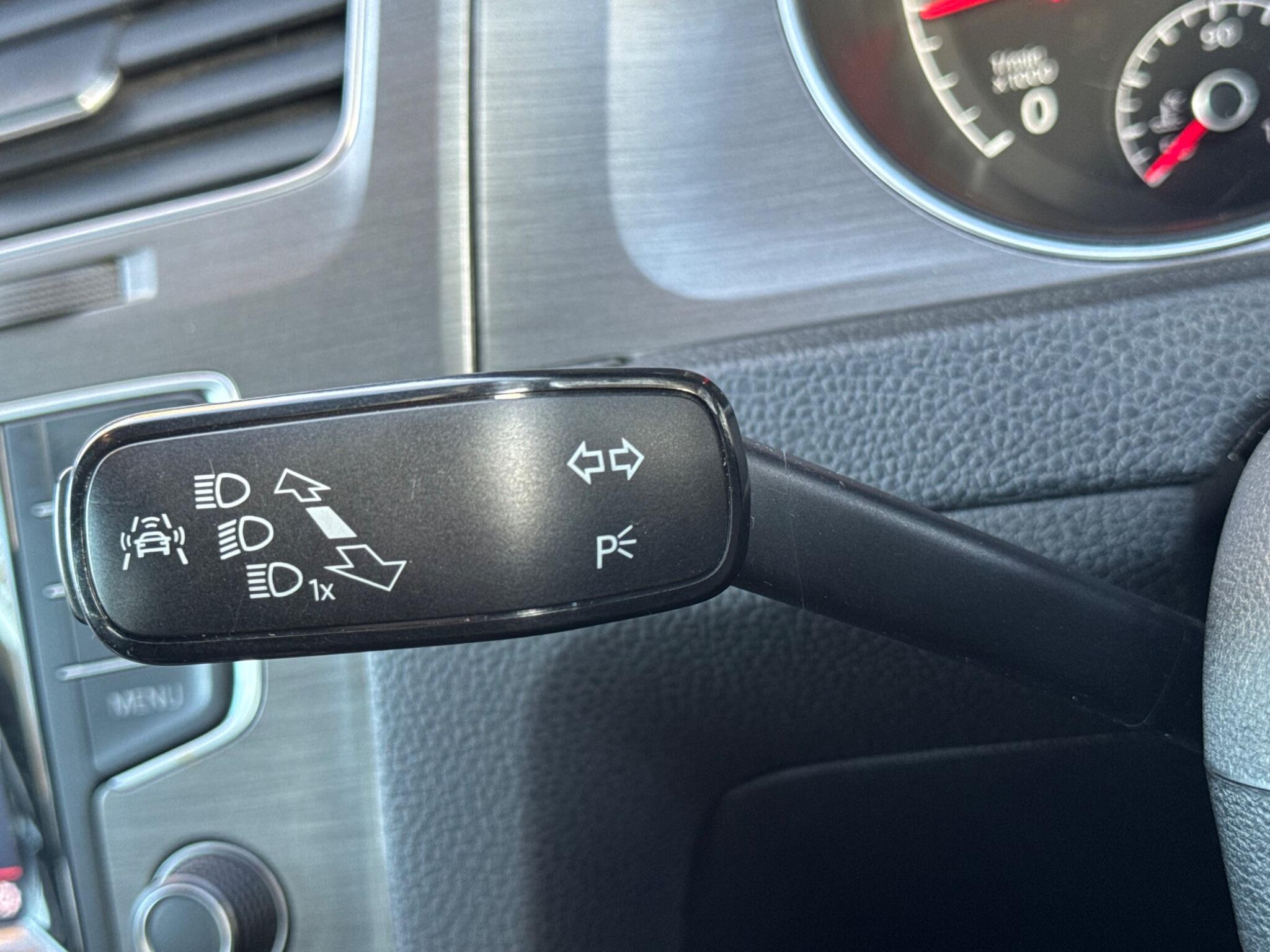 Volkswagen Golf - Image 22