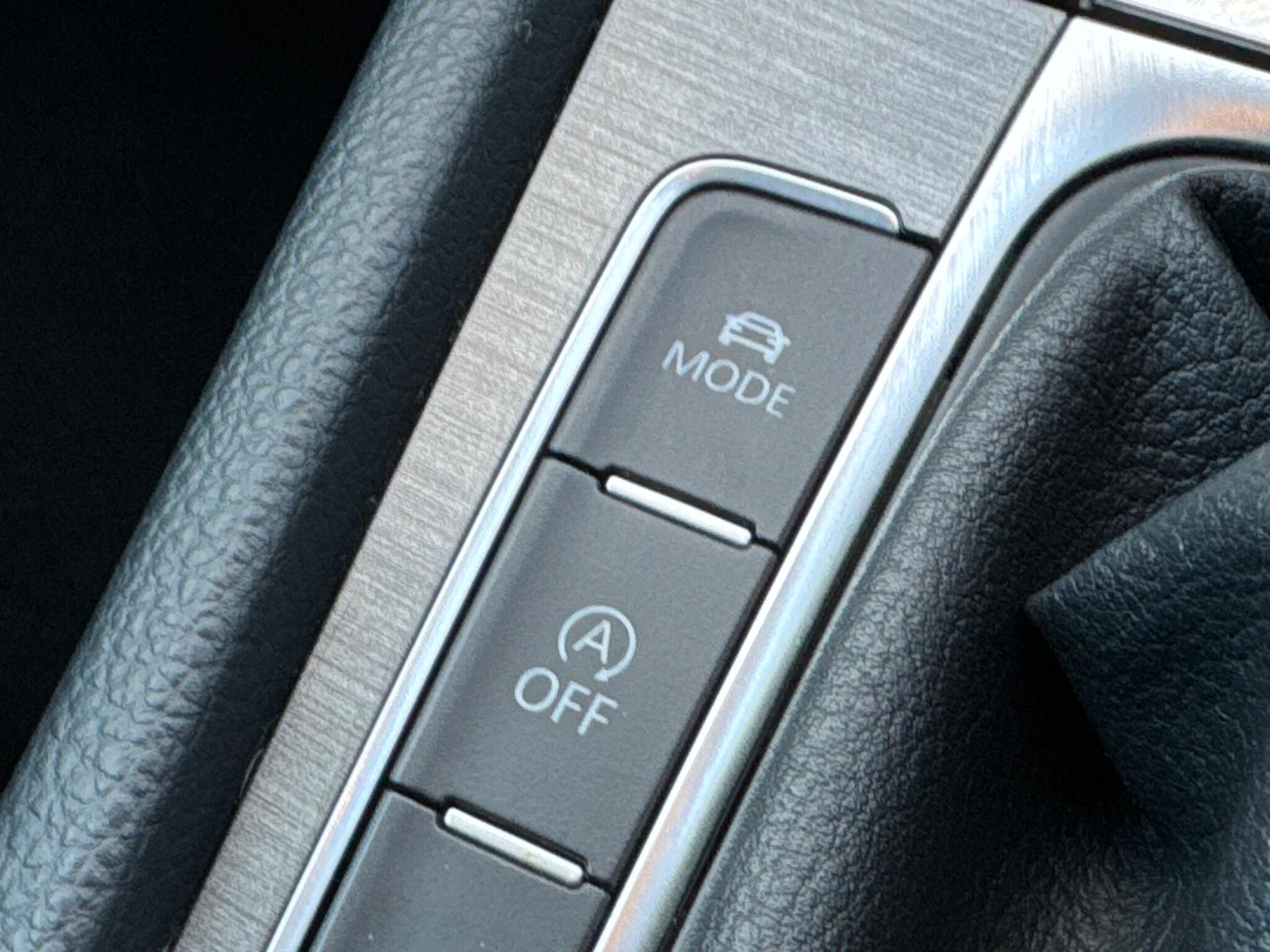 Volkswagen Golf - Image 26
