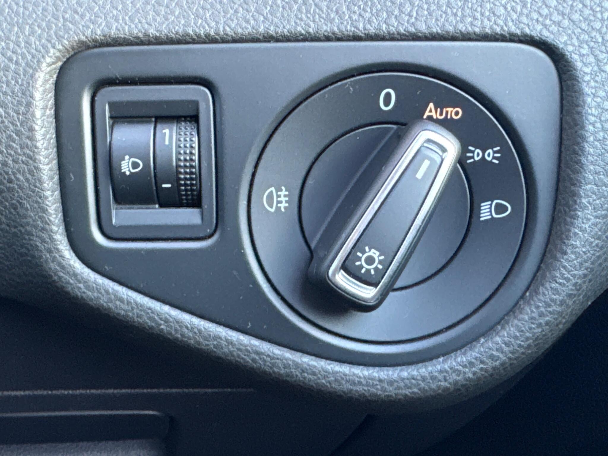 Volkswagen Golf - Image 29
