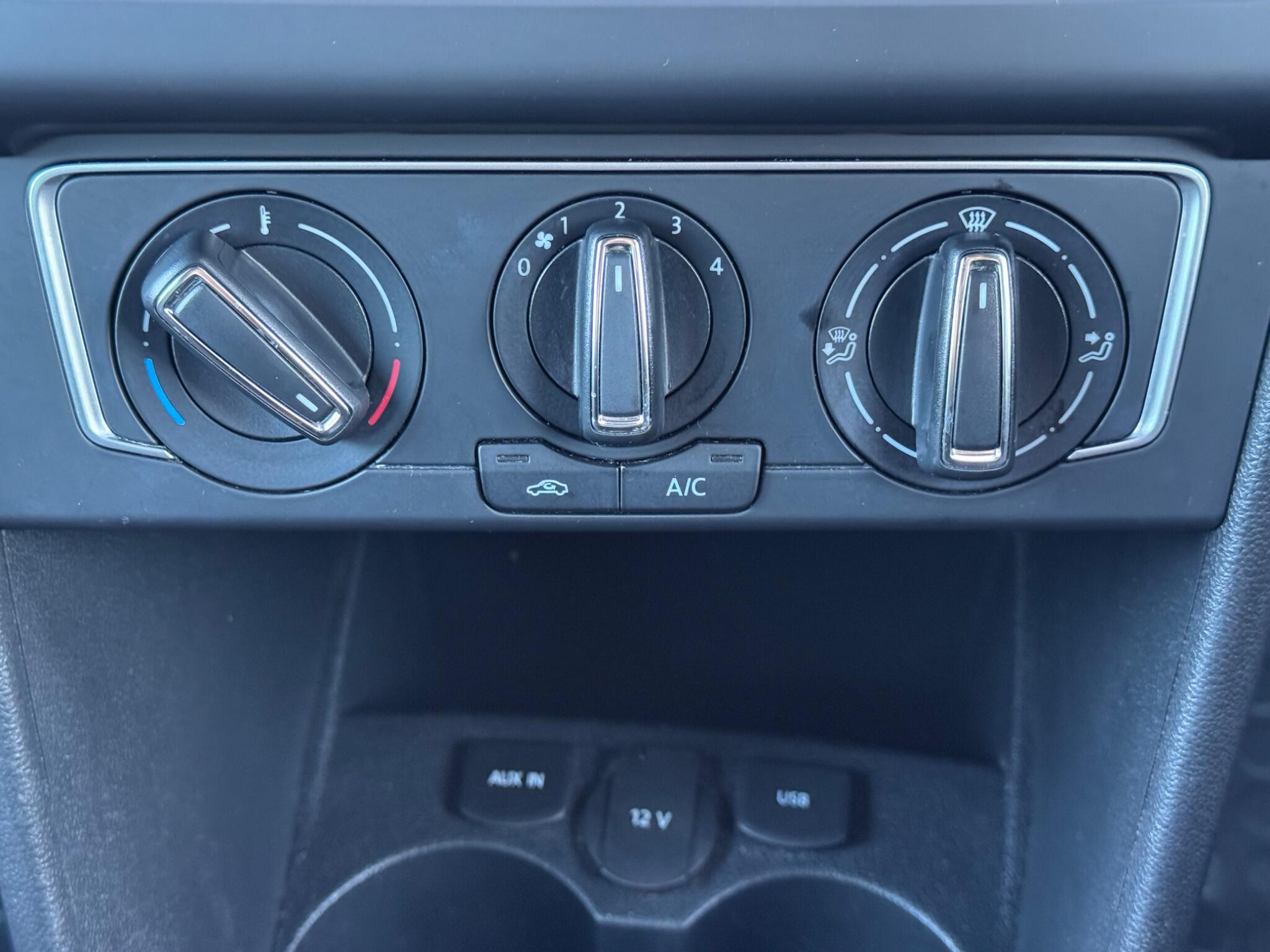 Volkswagen Polo - Image 32