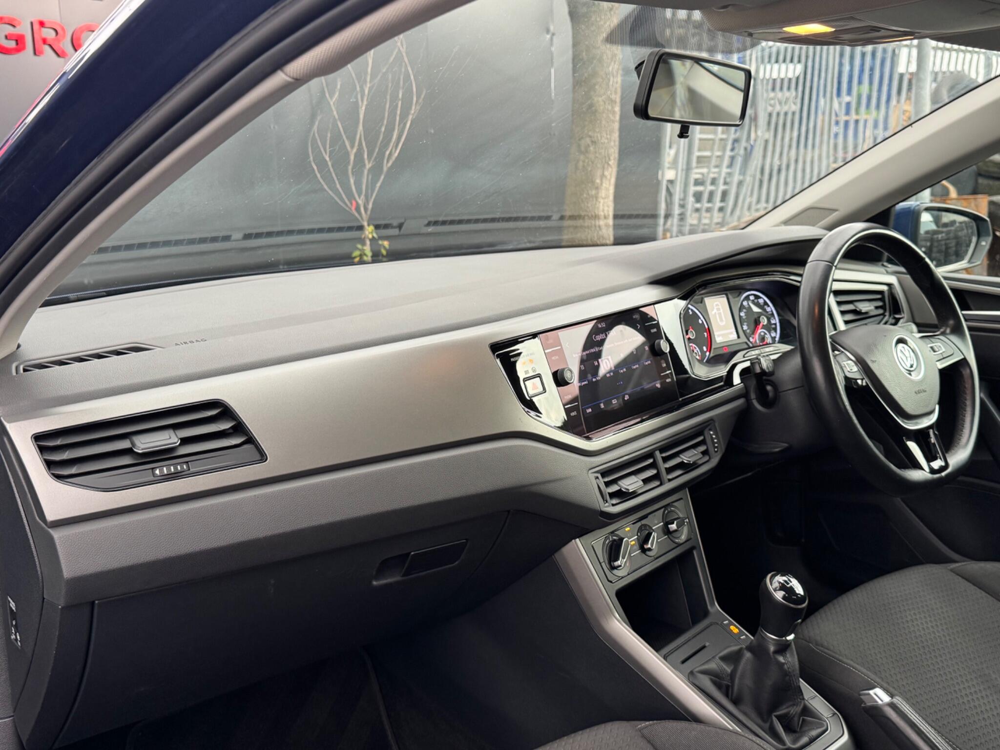 Volkswagen Polo - Image 12