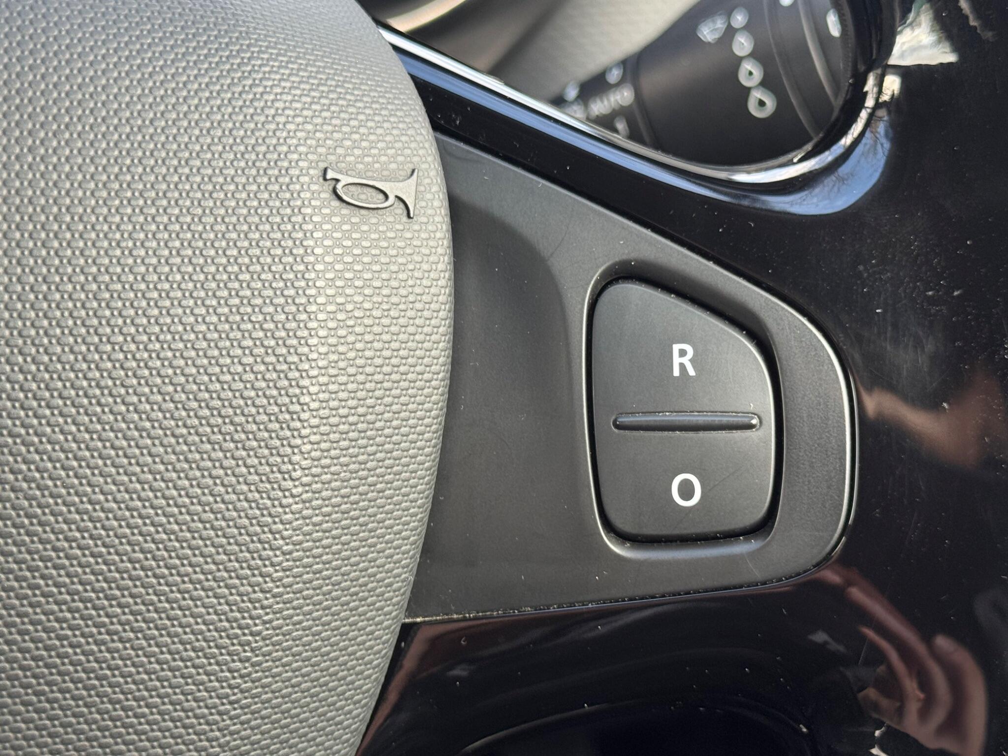 Renault Captur - Image 34