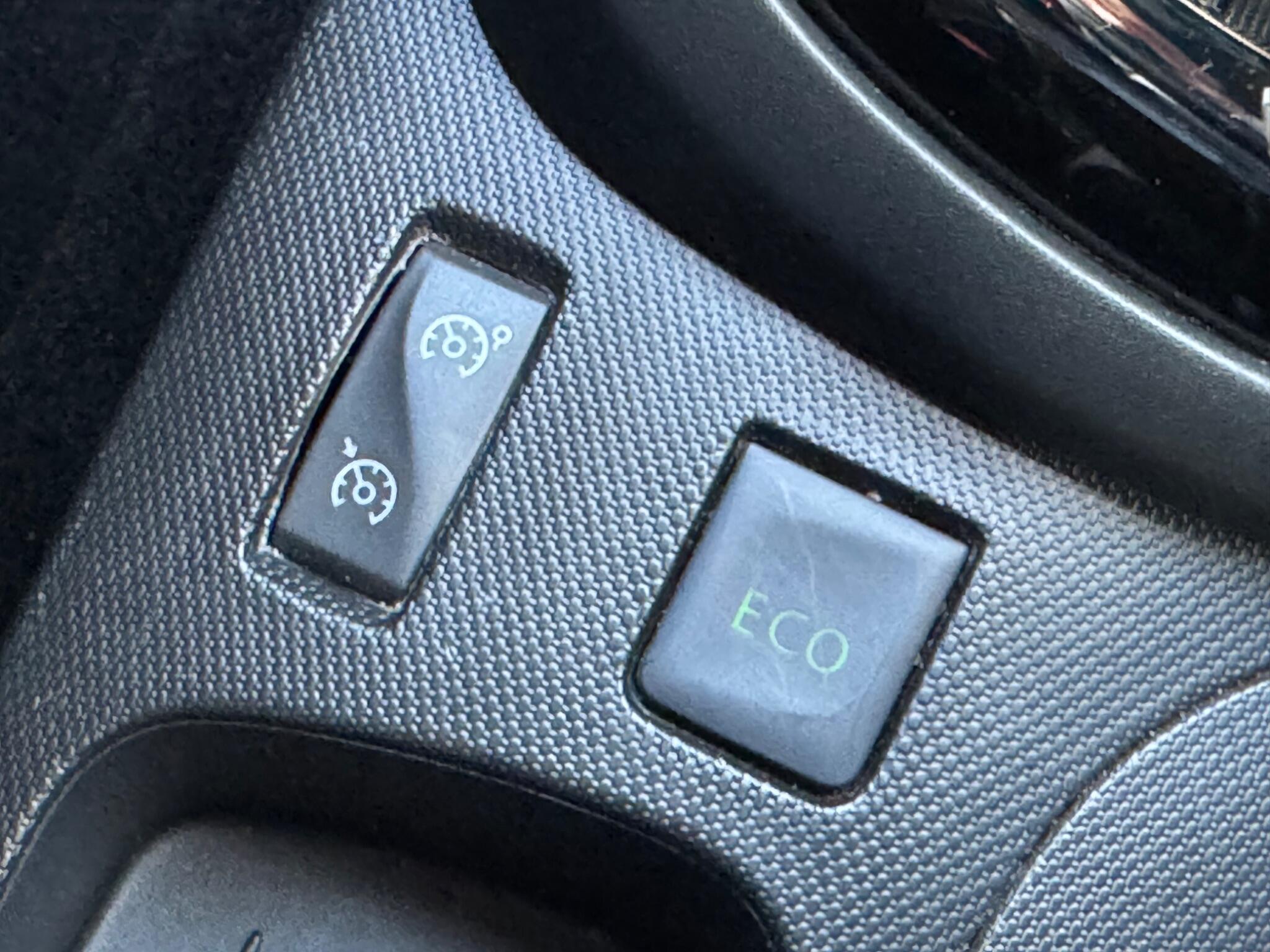 Renault Captur - Image 39