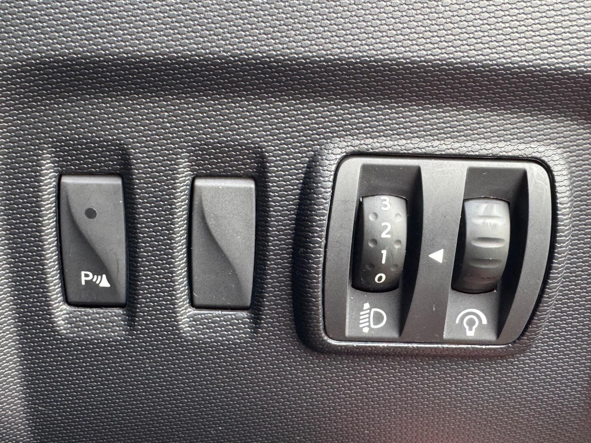 Renault Captur - Image 42