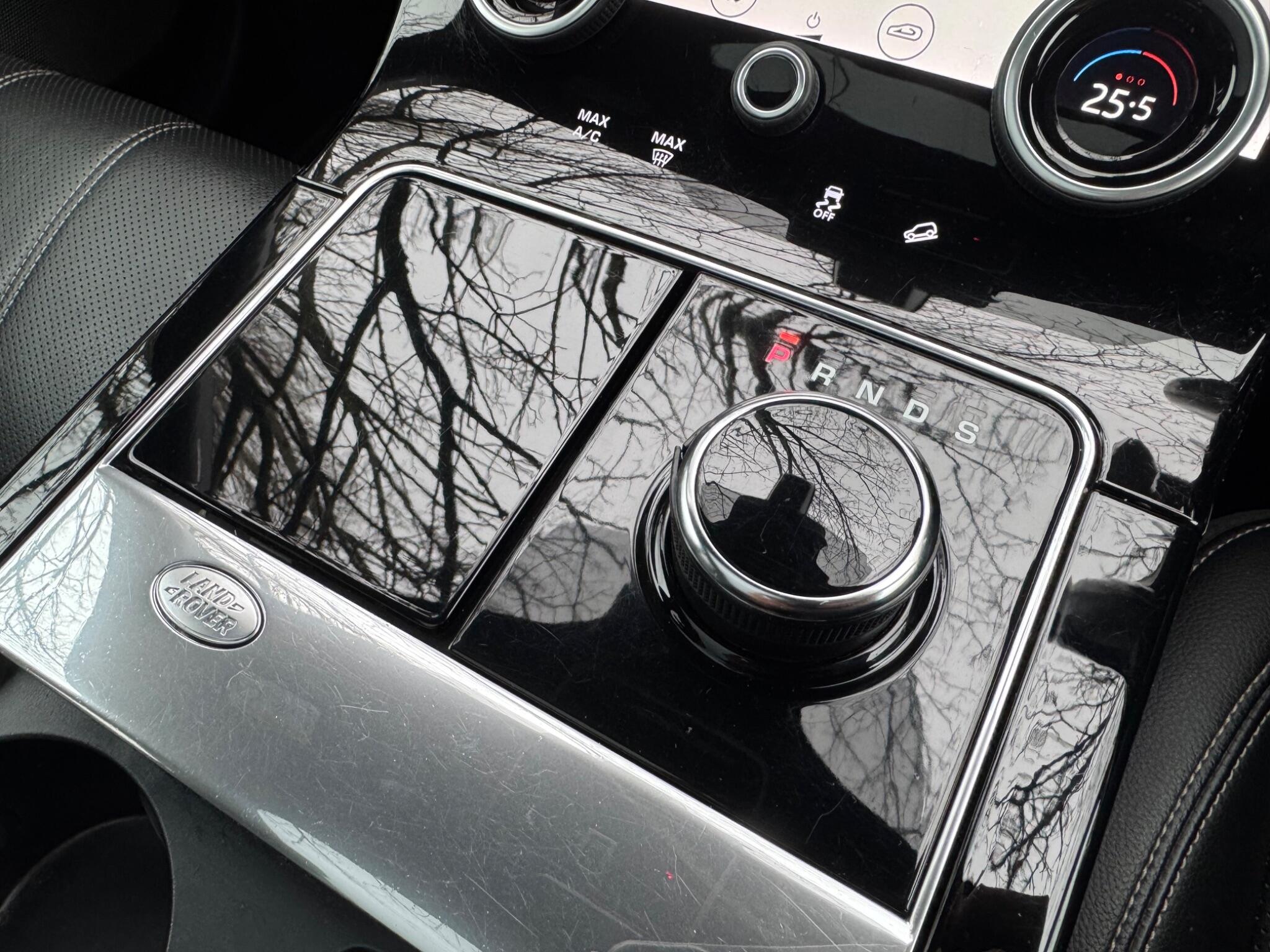 Land Rover Range Rover Velar - Image 31