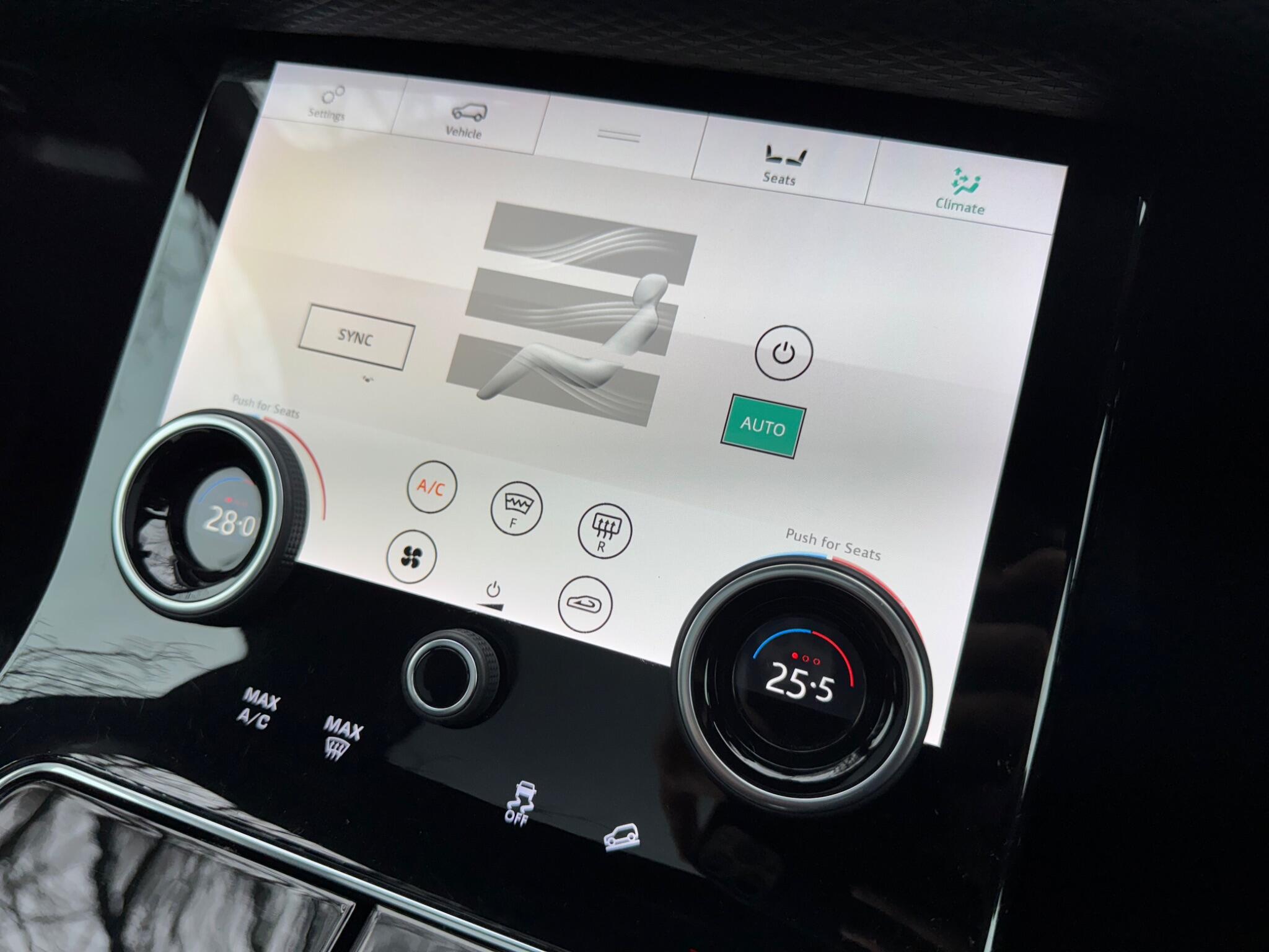 Land Rover Range Rover Velar - Image 33