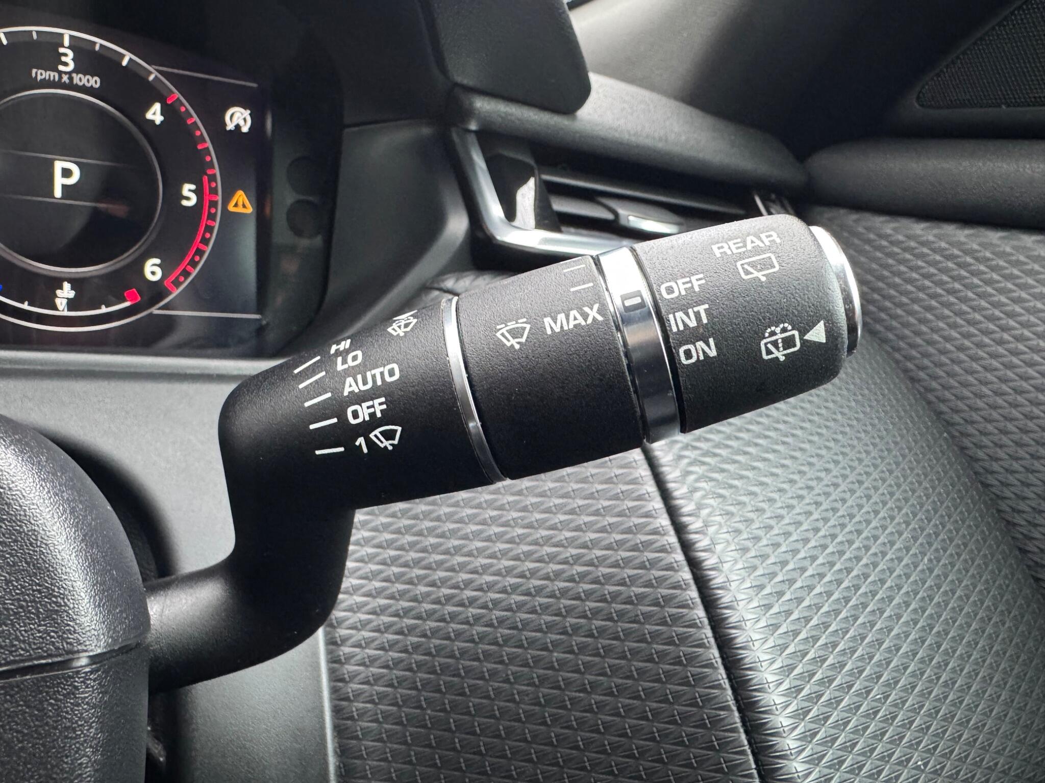 Land Rover Range Rover Velar - Image 40