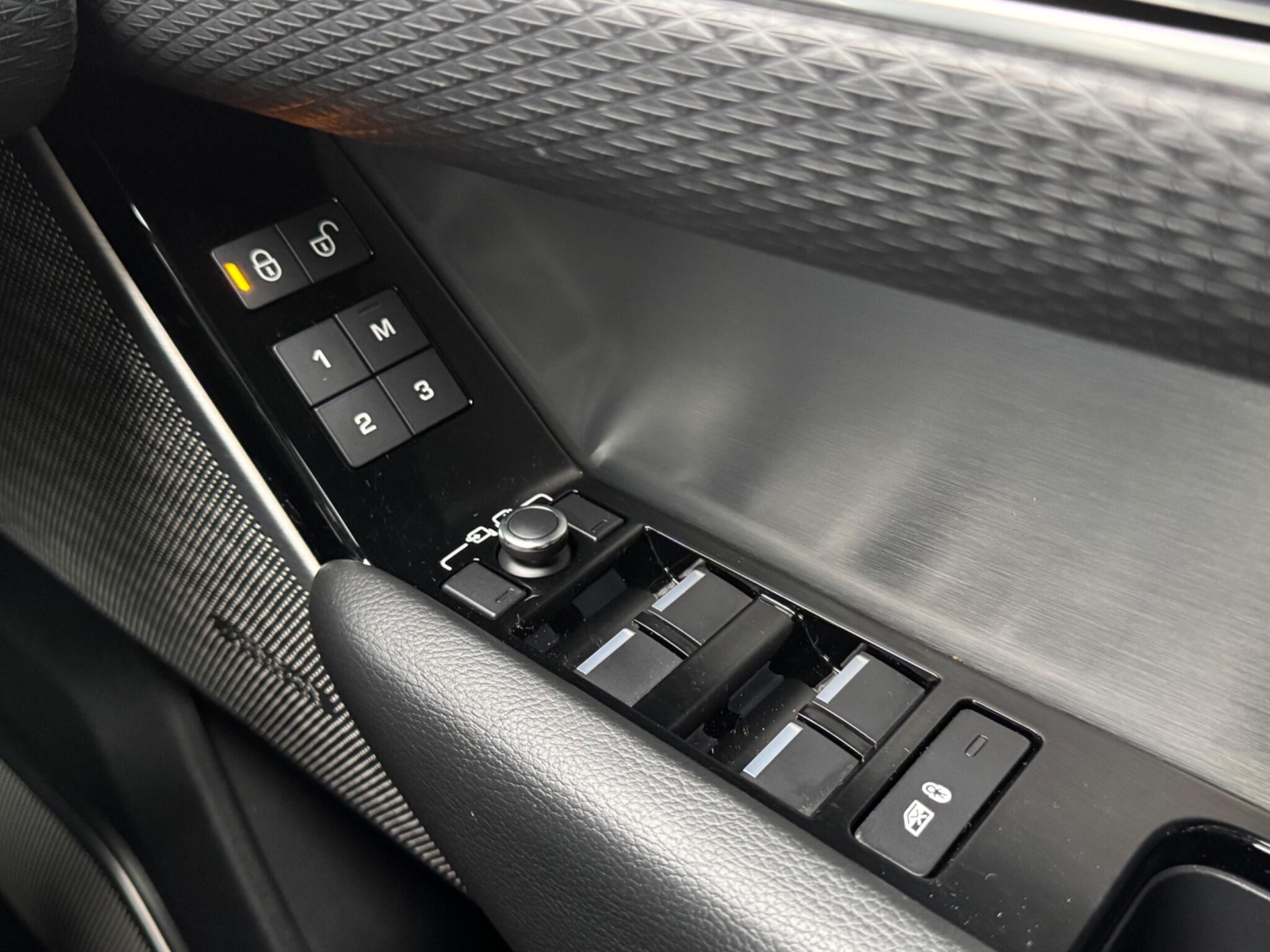 Land Rover Range Rover Velar - Image 47