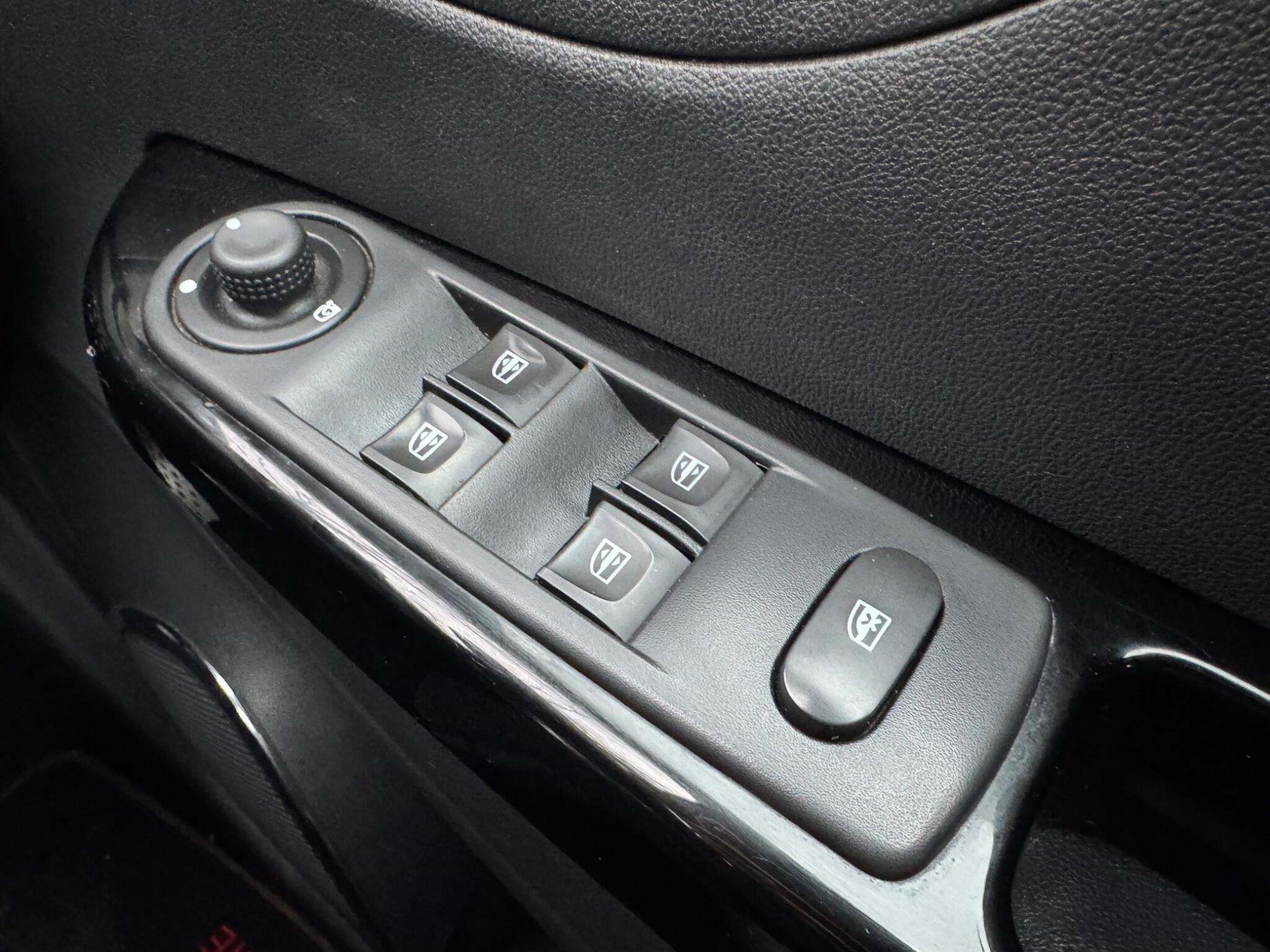 Renault Captur - Image 24
