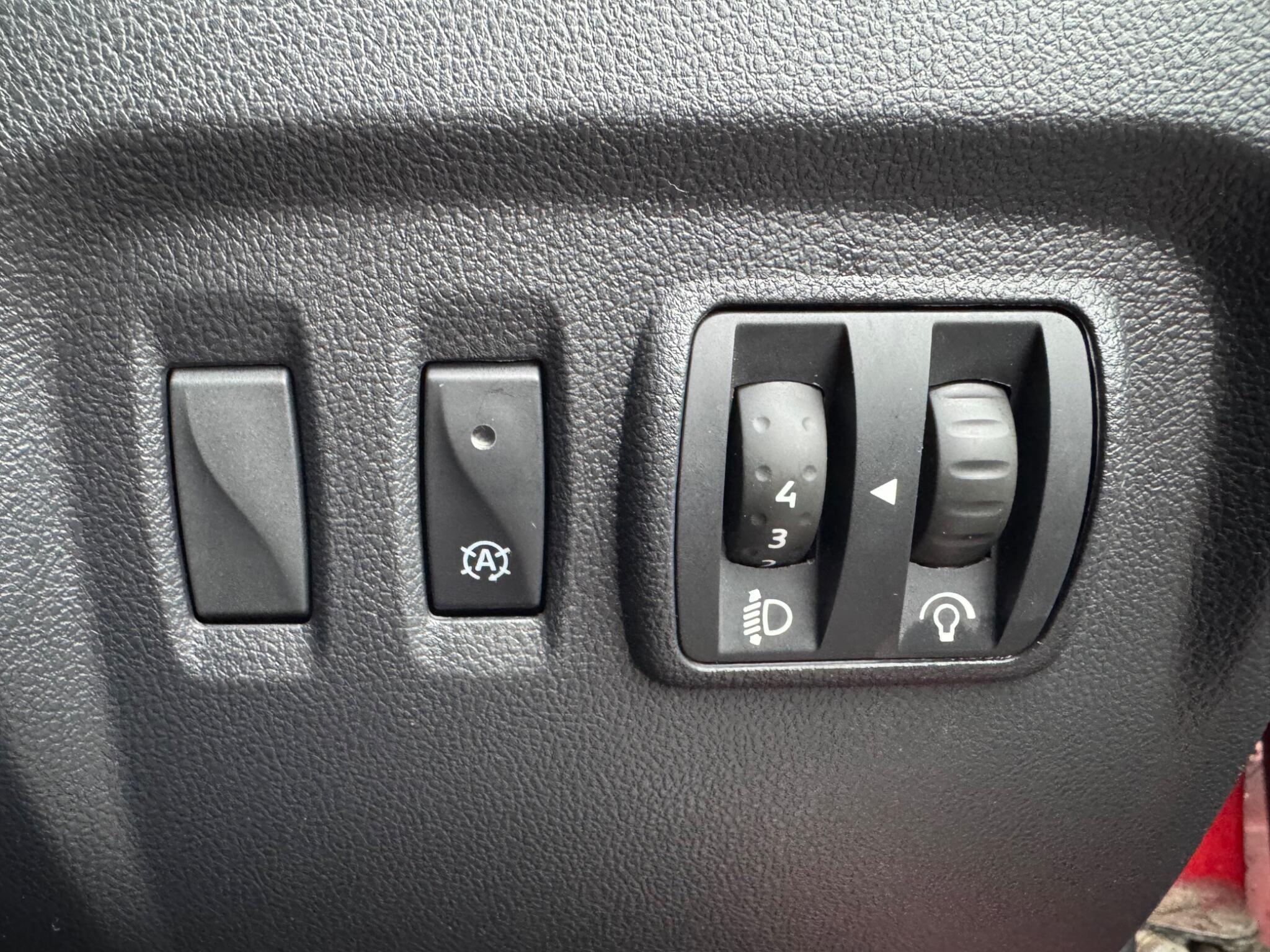 Renault Captur - Image 25