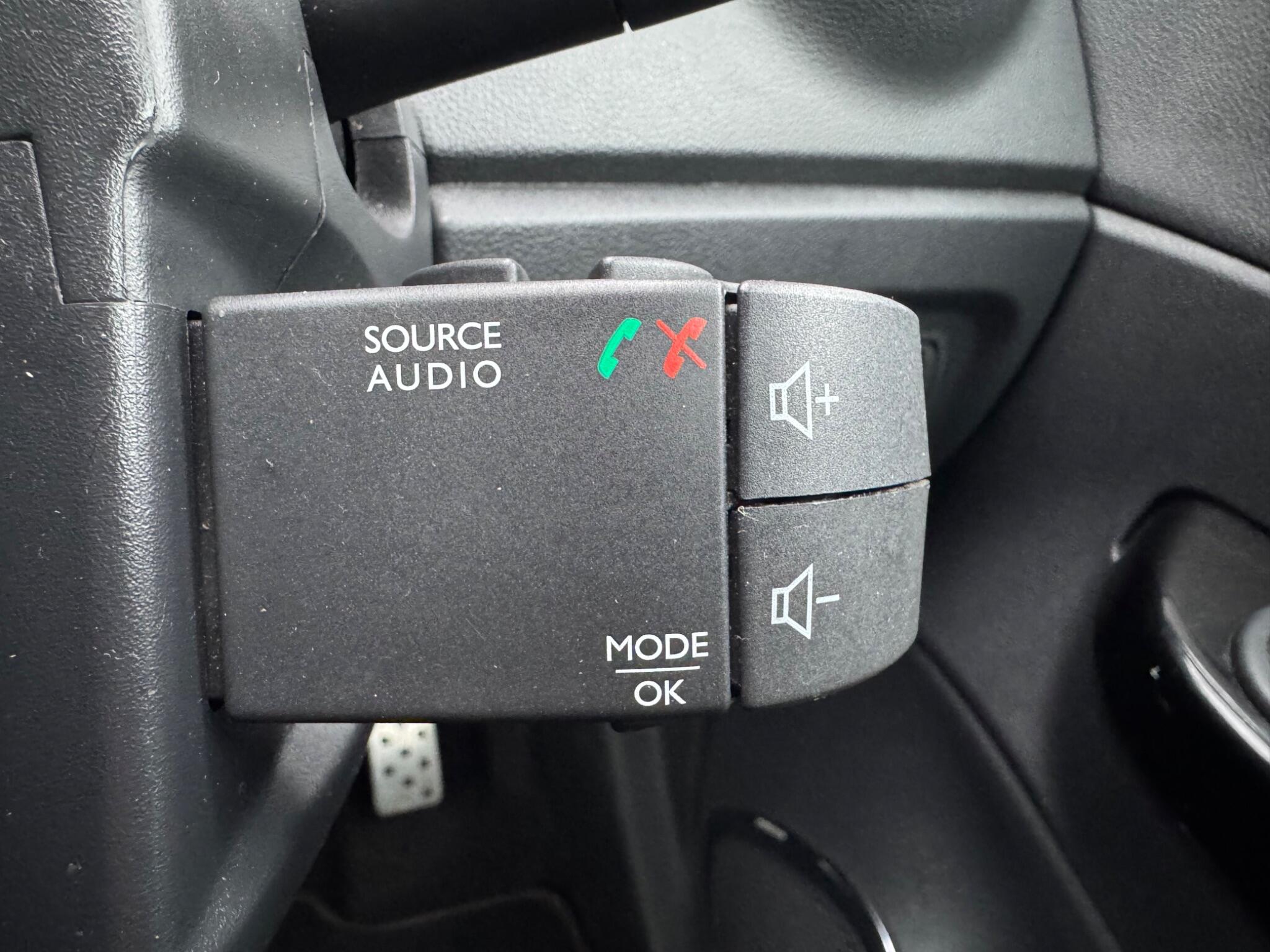 Renault Captur - Image 30