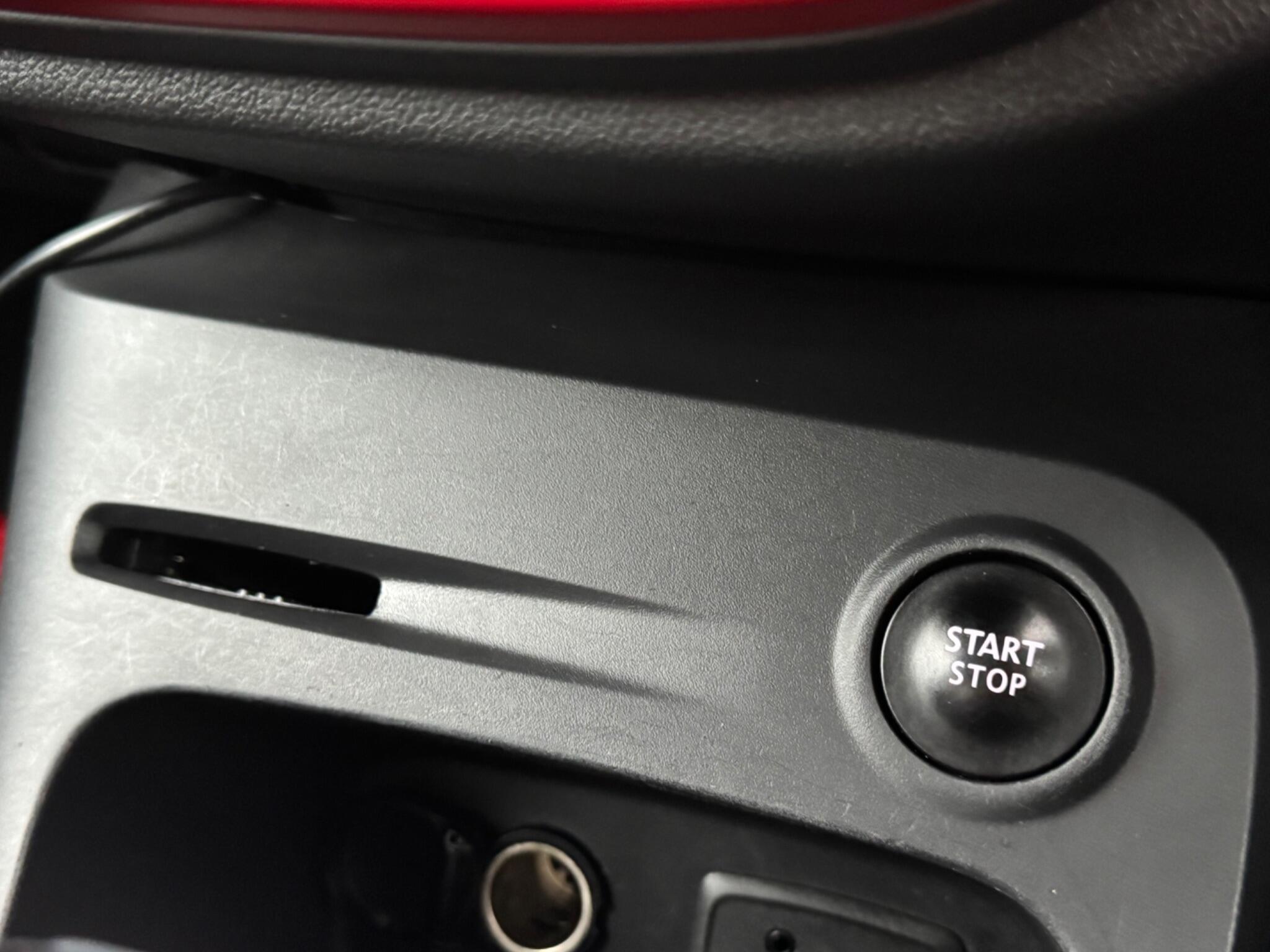 Renault Captur - Image 32
