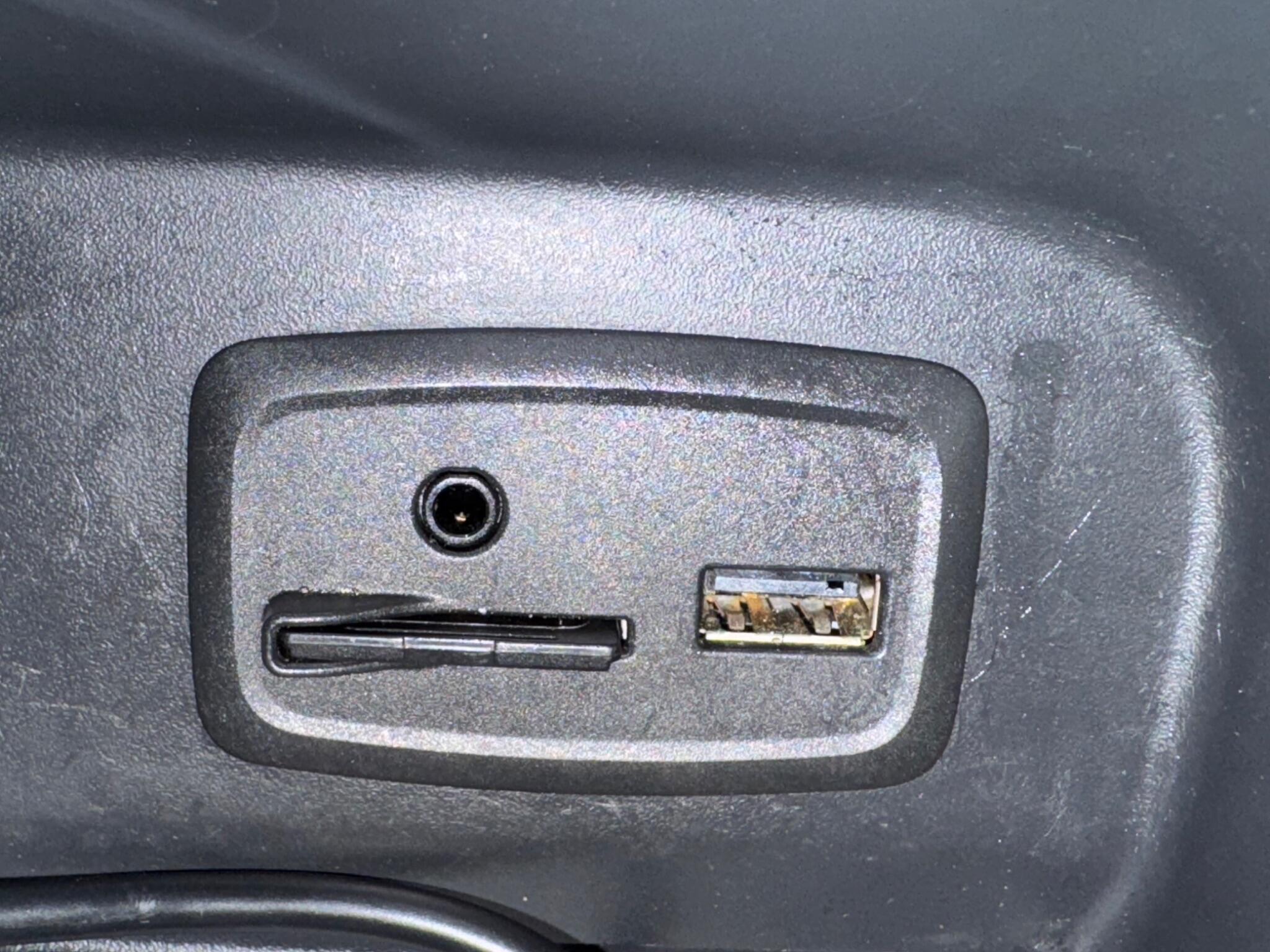 Renault Captur - Image 33