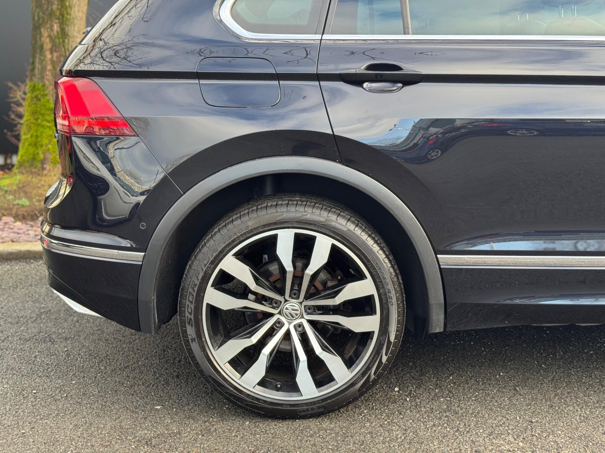 Volkswagen Tiguan - Image 22