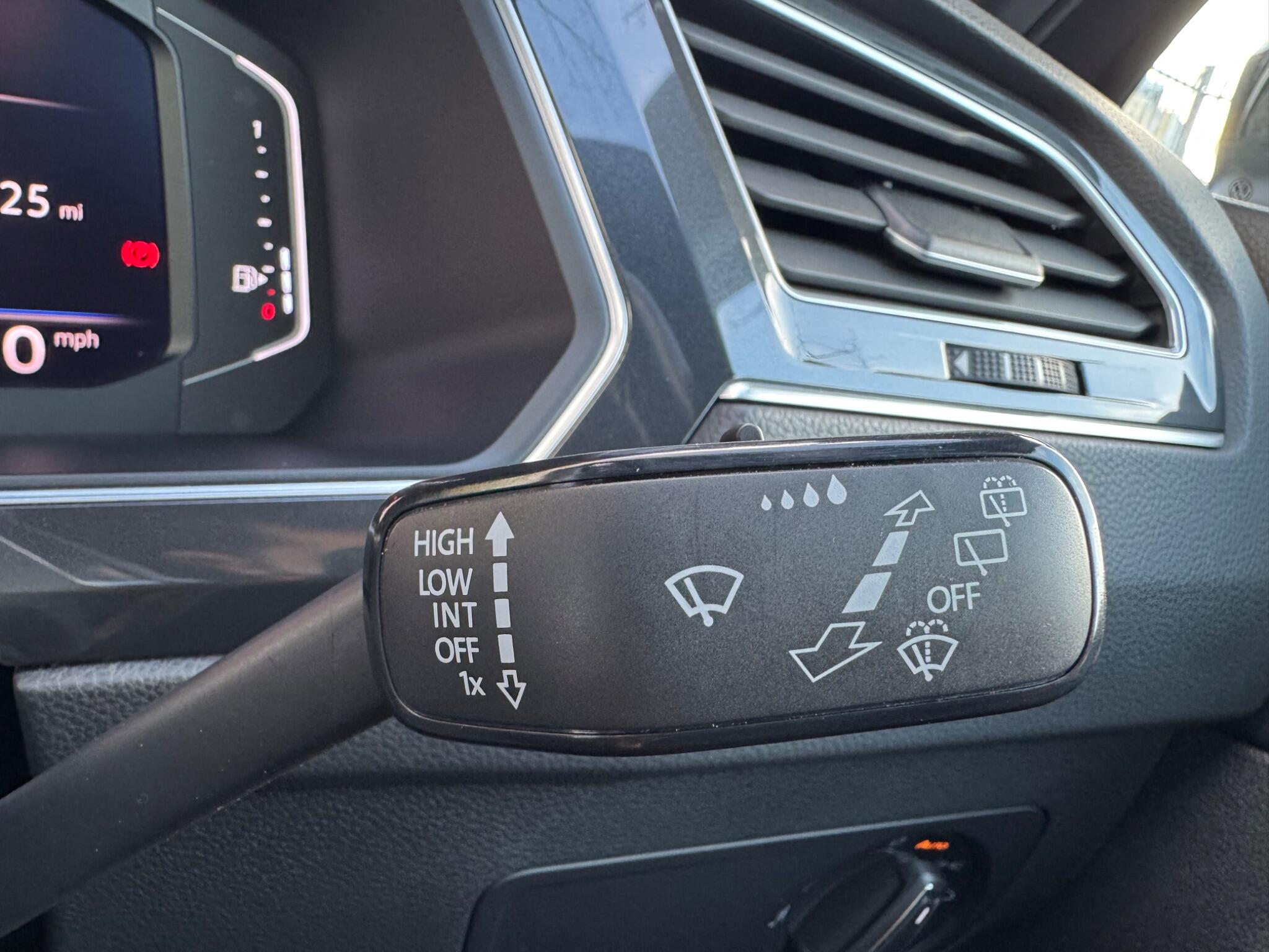 Volkswagen Tiguan - Image 31