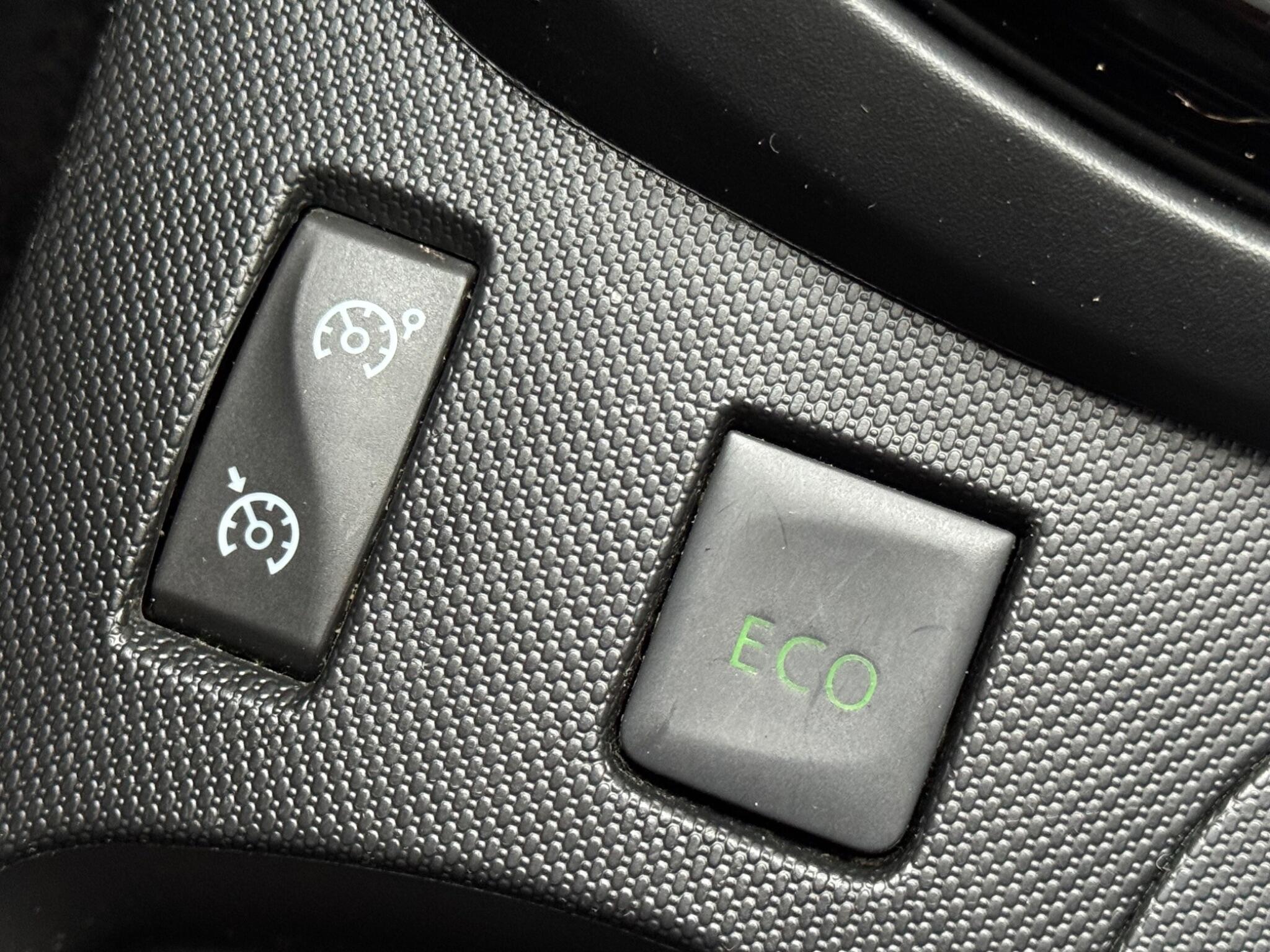 Renault Captur - Image 26