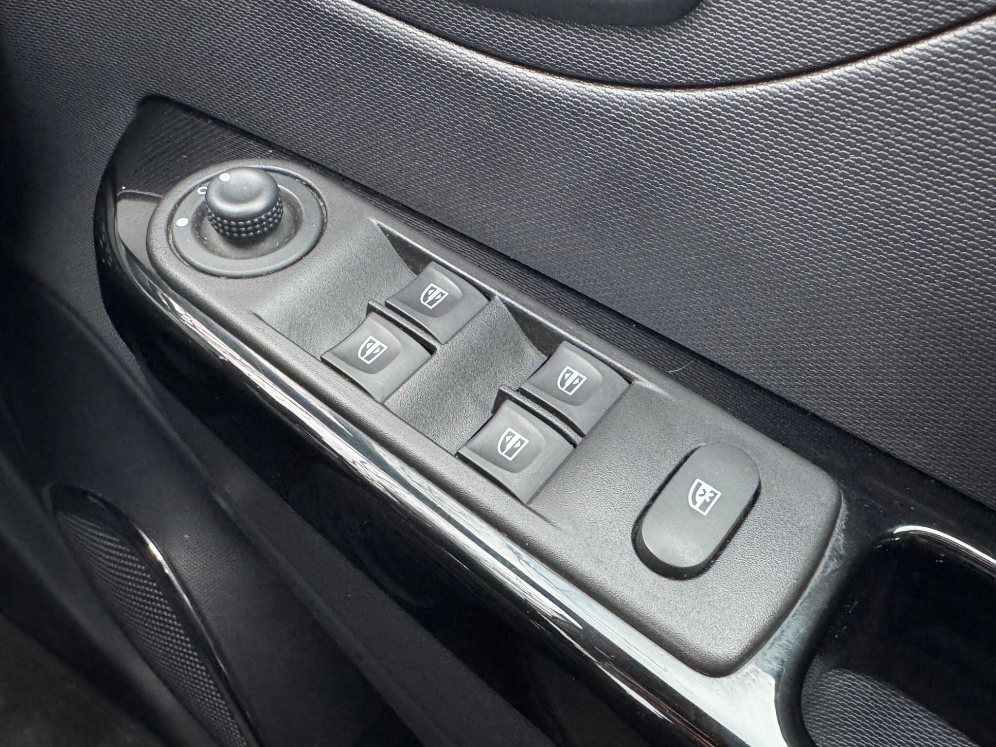 Renault Captur - Image 29