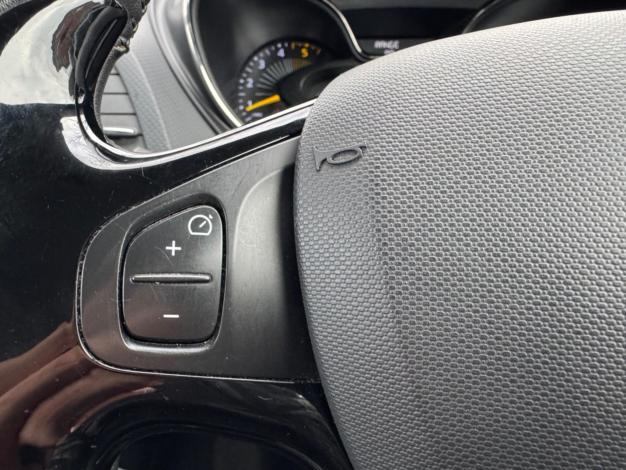 Renault Captur - Image 31