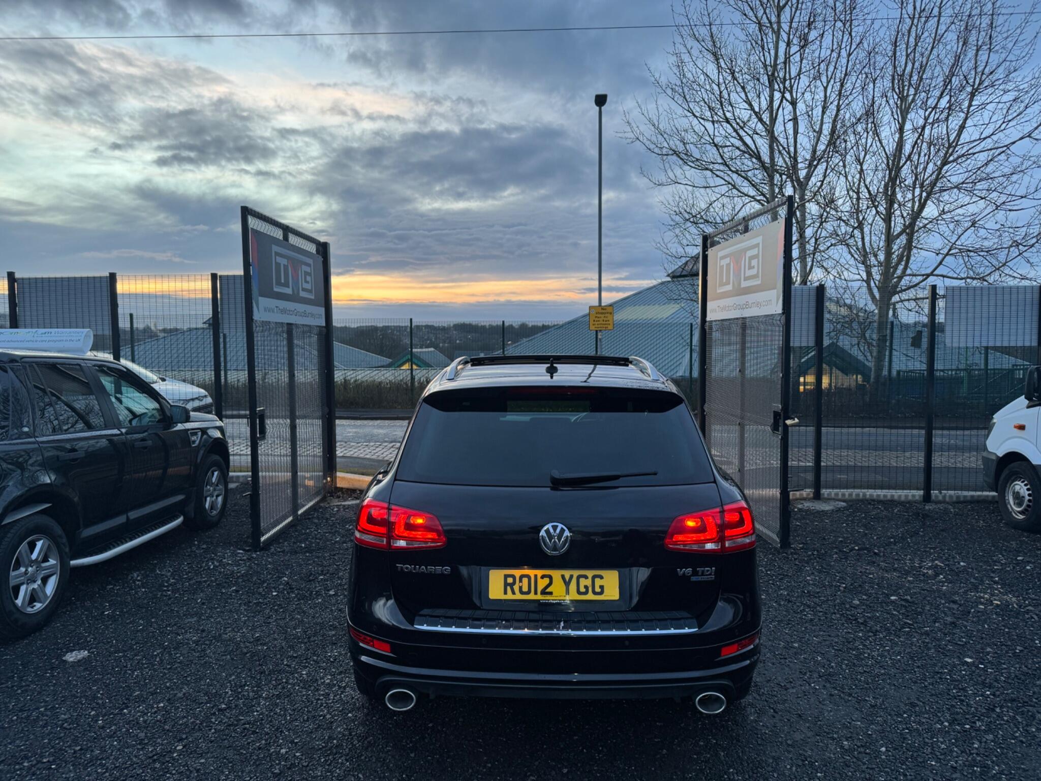 Volkswagen Touareg - Image 8