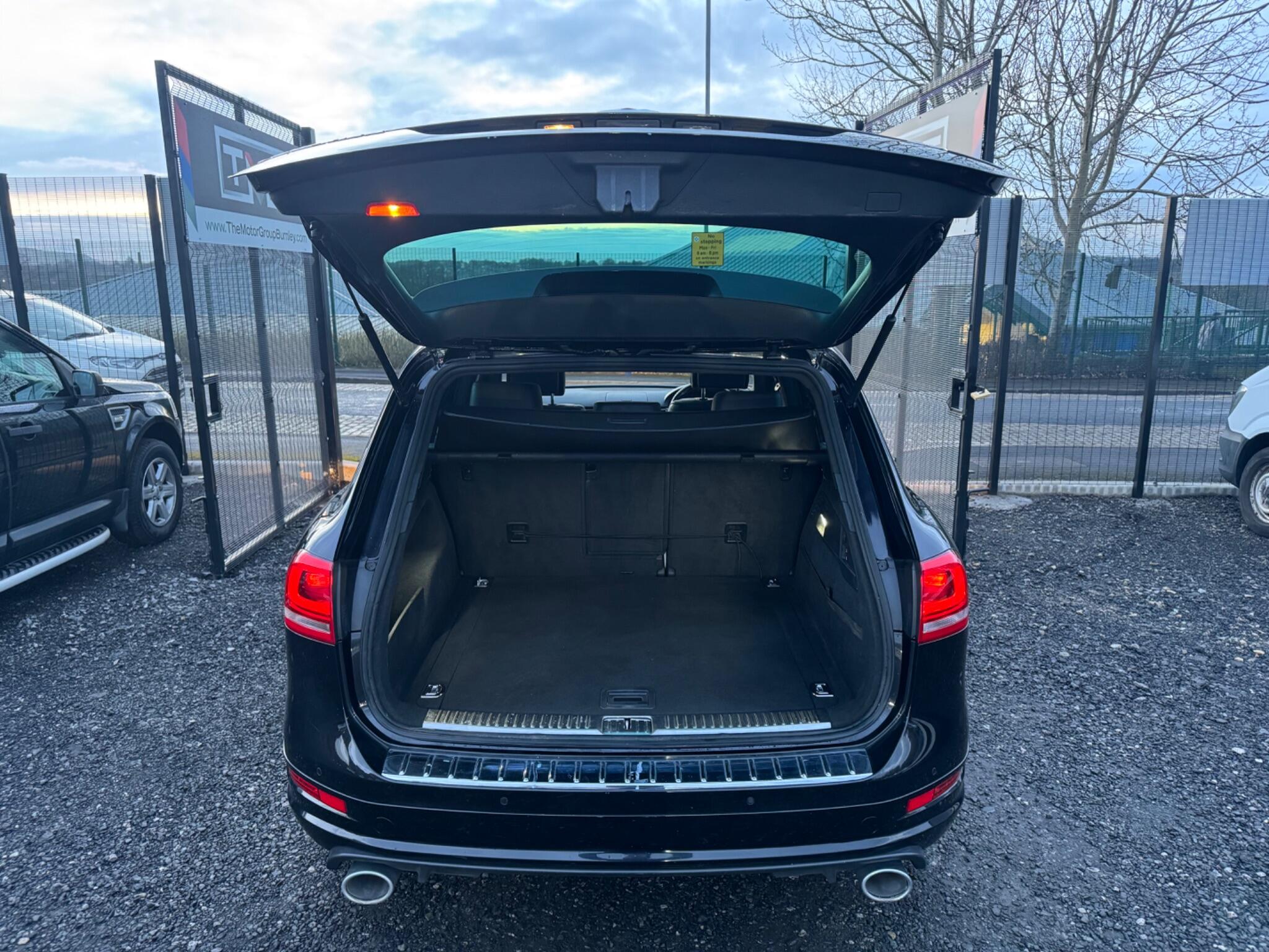 Volkswagen Touareg - Image 10