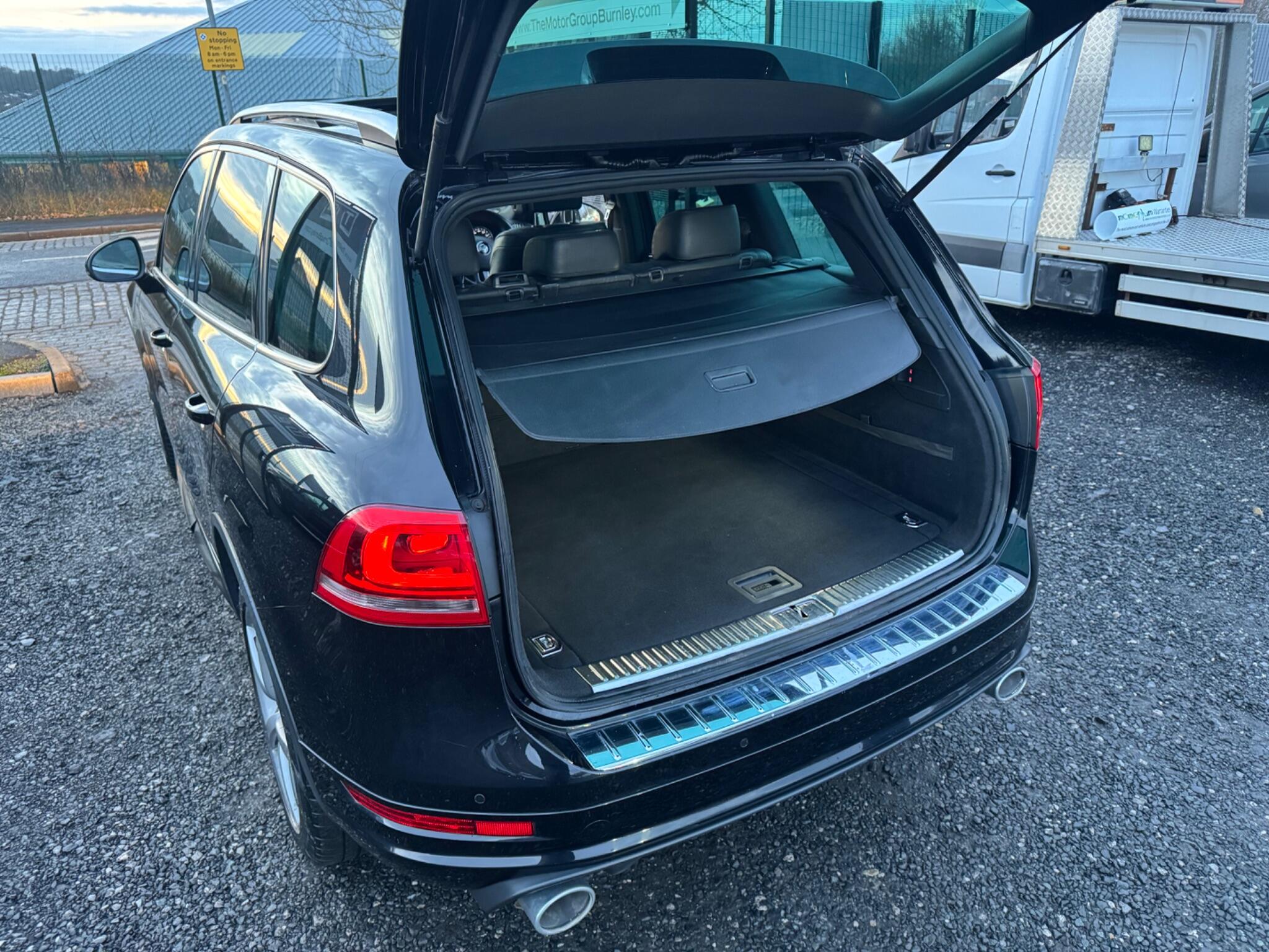 Volkswagen Touareg - Image 11