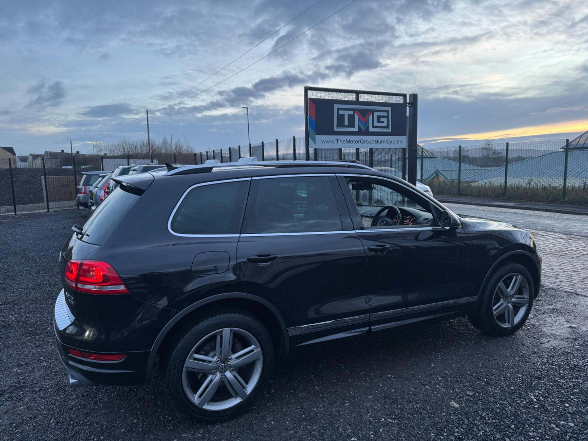 Volkswagen Touareg - Image 12