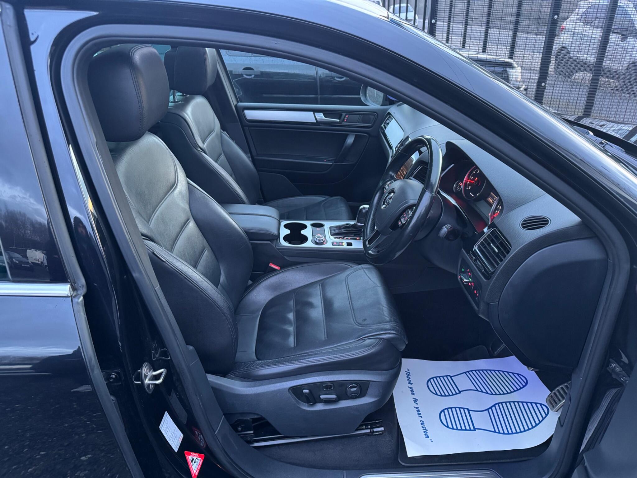 Volkswagen Touareg - Image 14