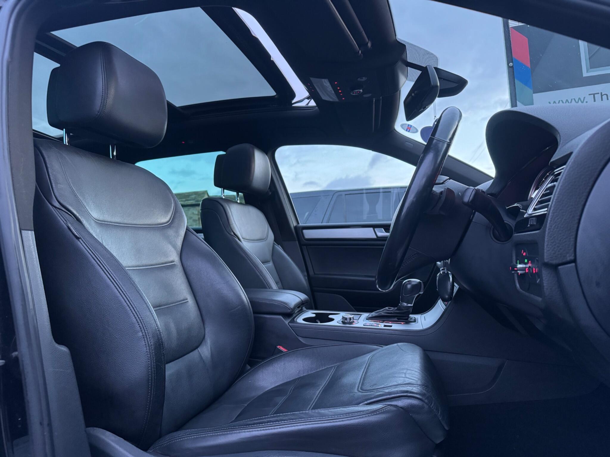 Volkswagen Touareg - Image 15