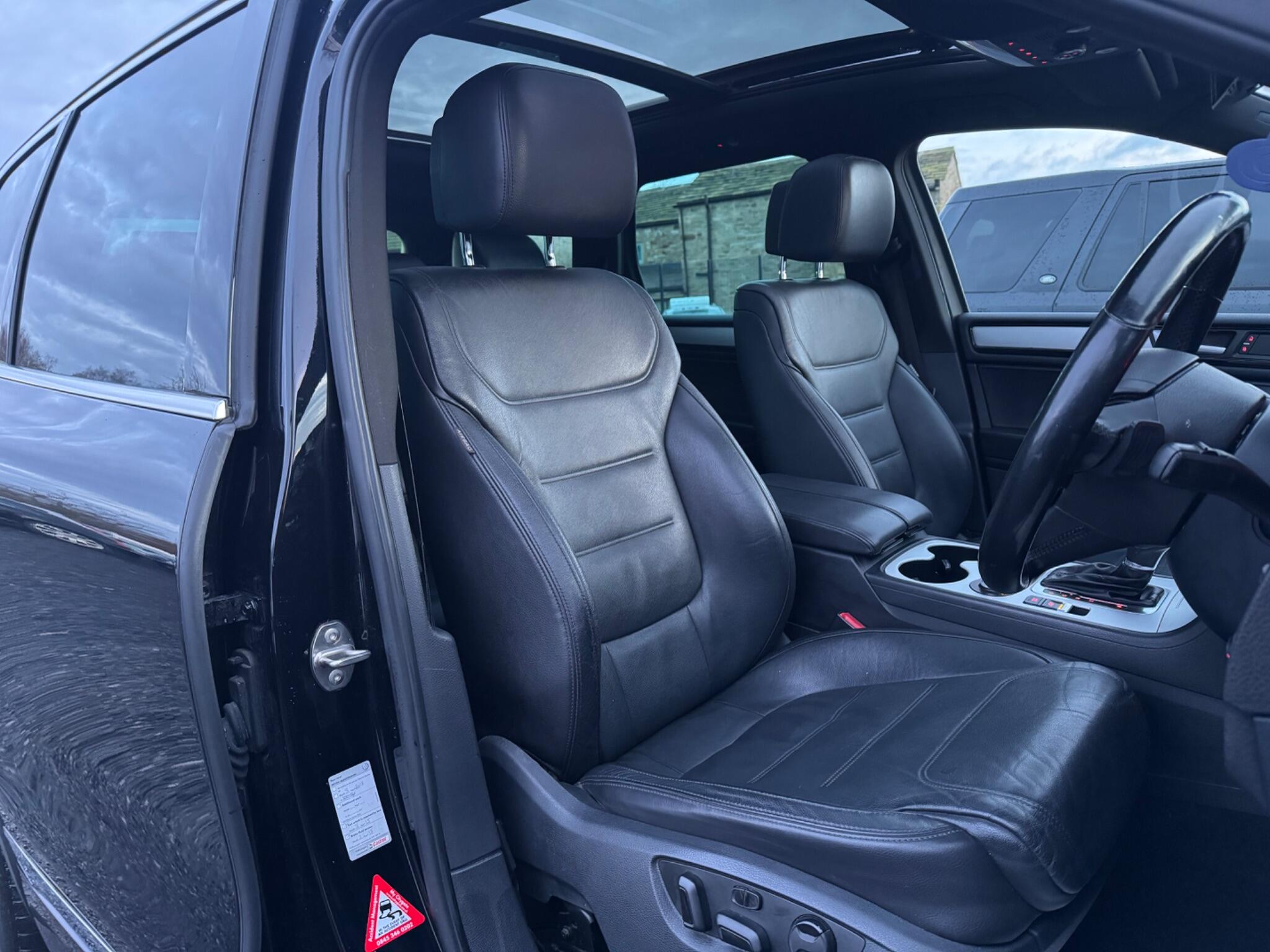 Volkswagen Touareg - Image 16