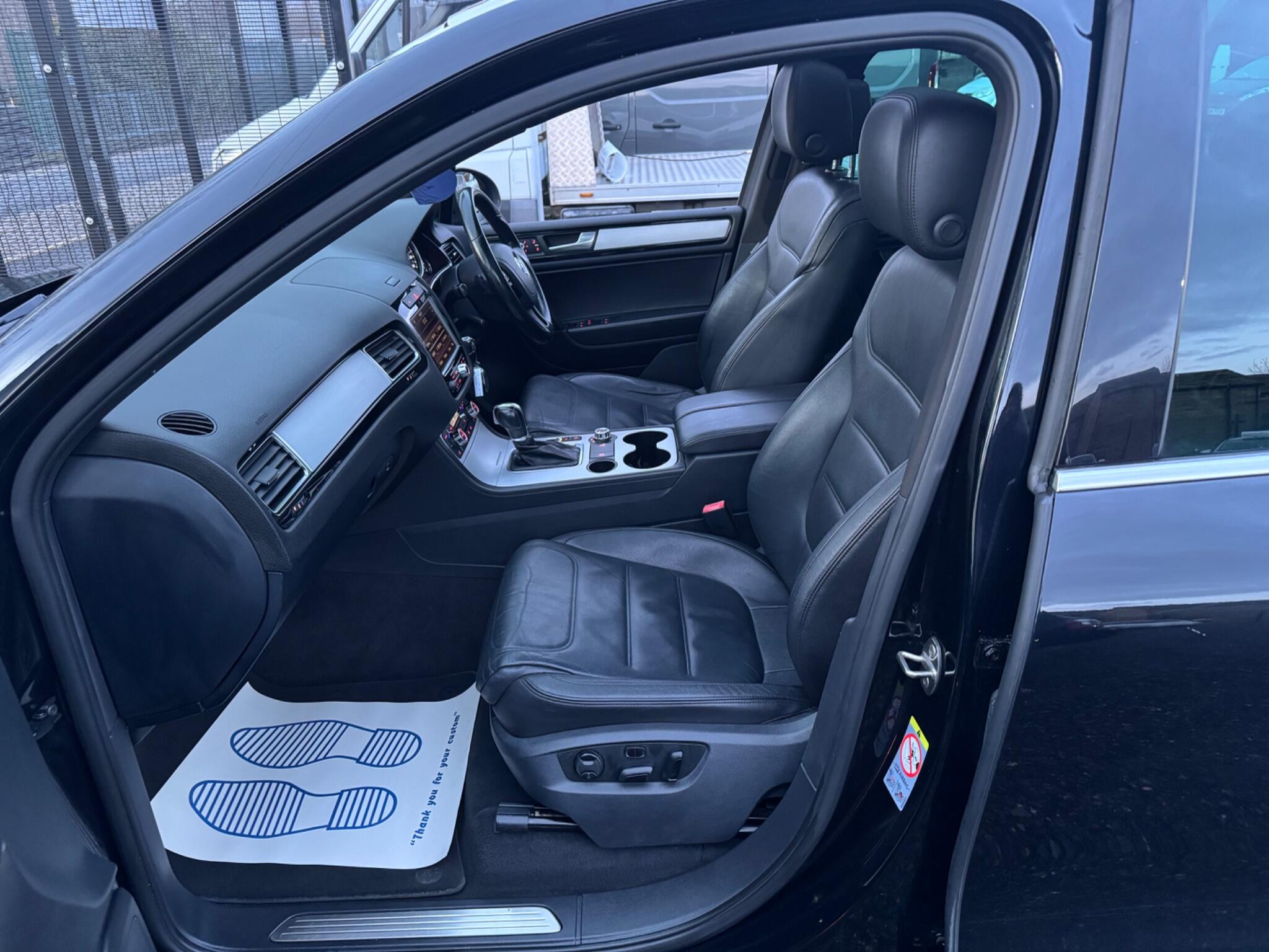 Volkswagen Touareg - Image 17