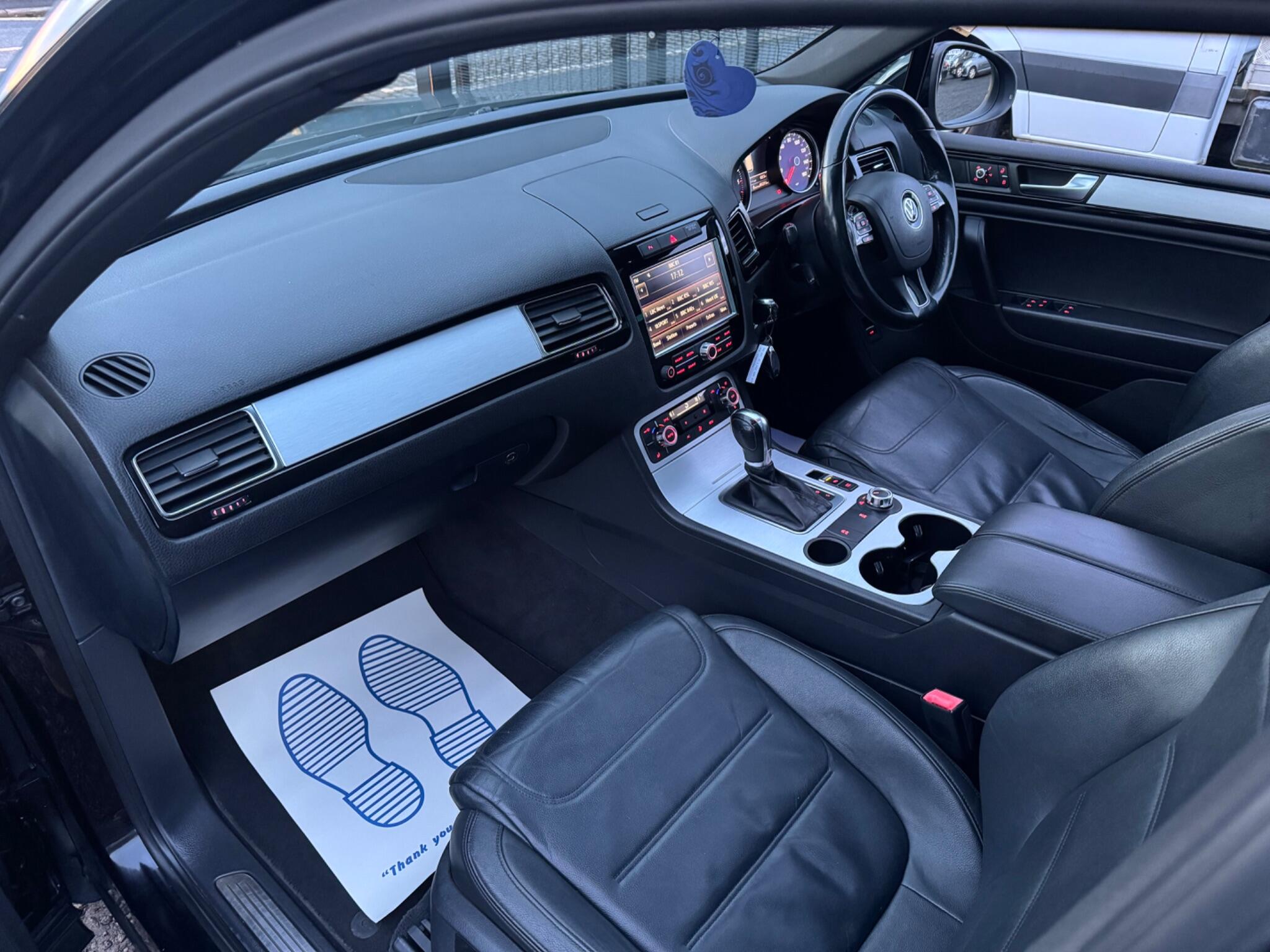 Volkswagen Touareg - Image 18