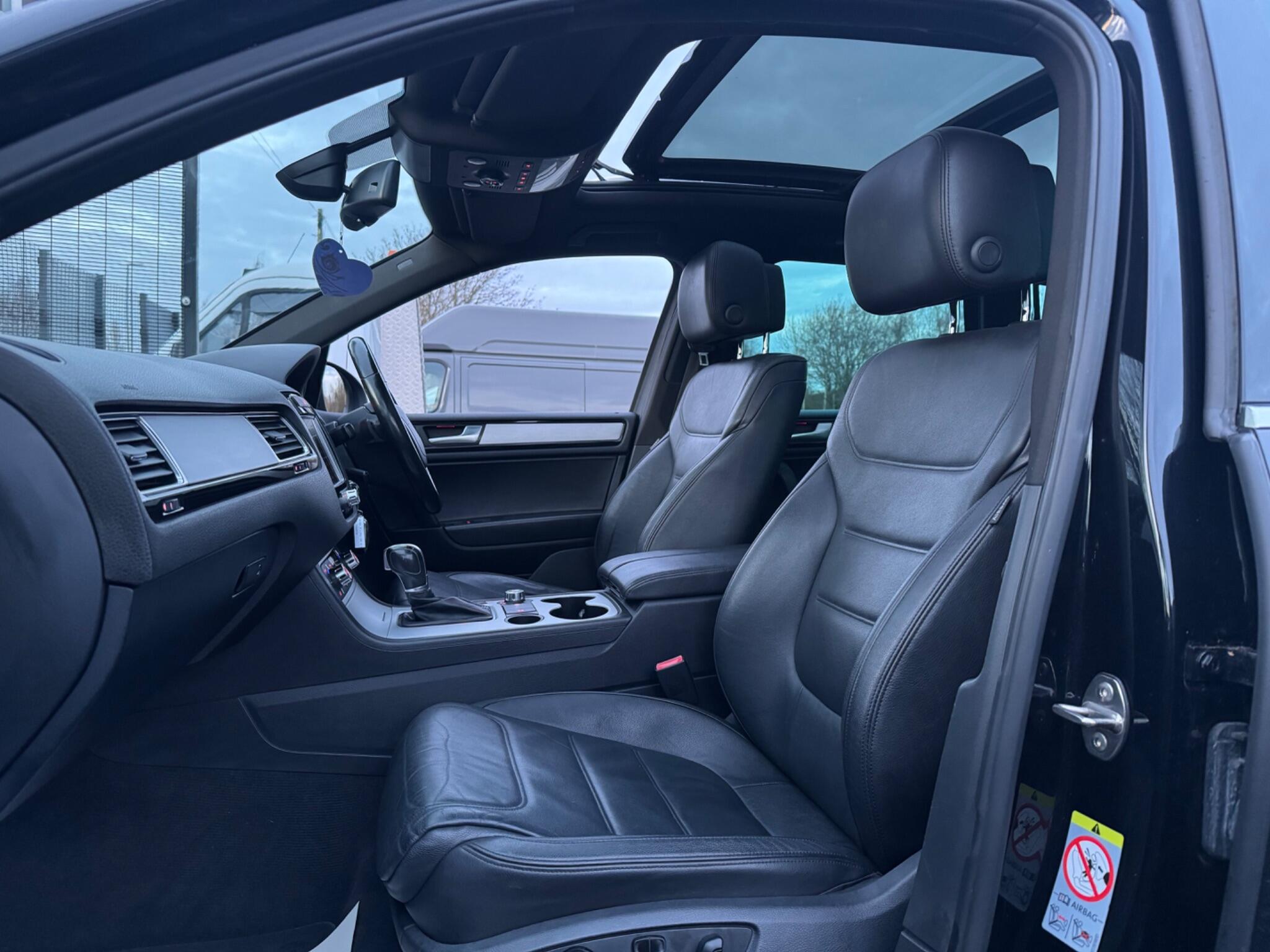 Volkswagen Touareg - Image 19