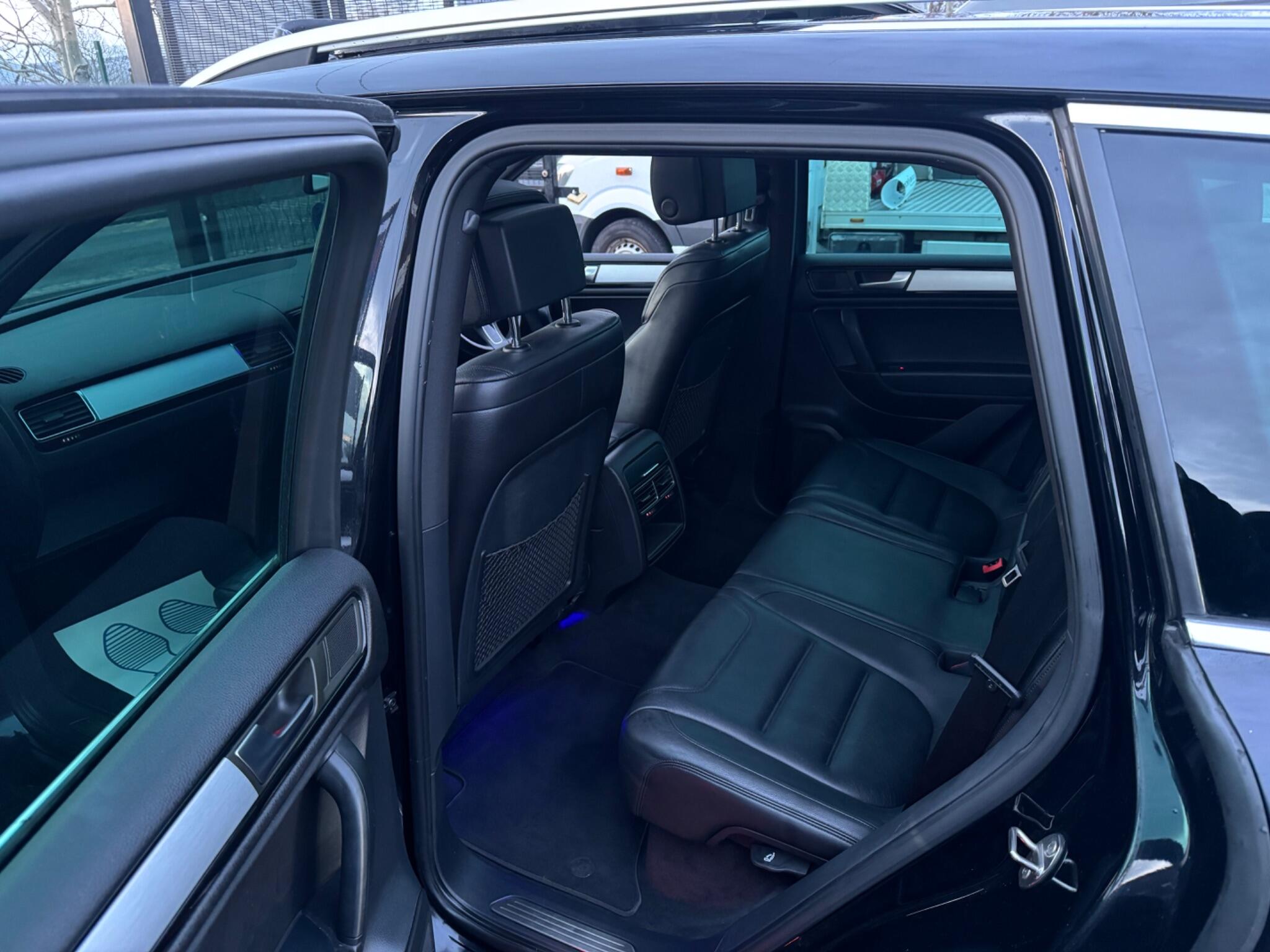 Volkswagen Touareg - Image 20