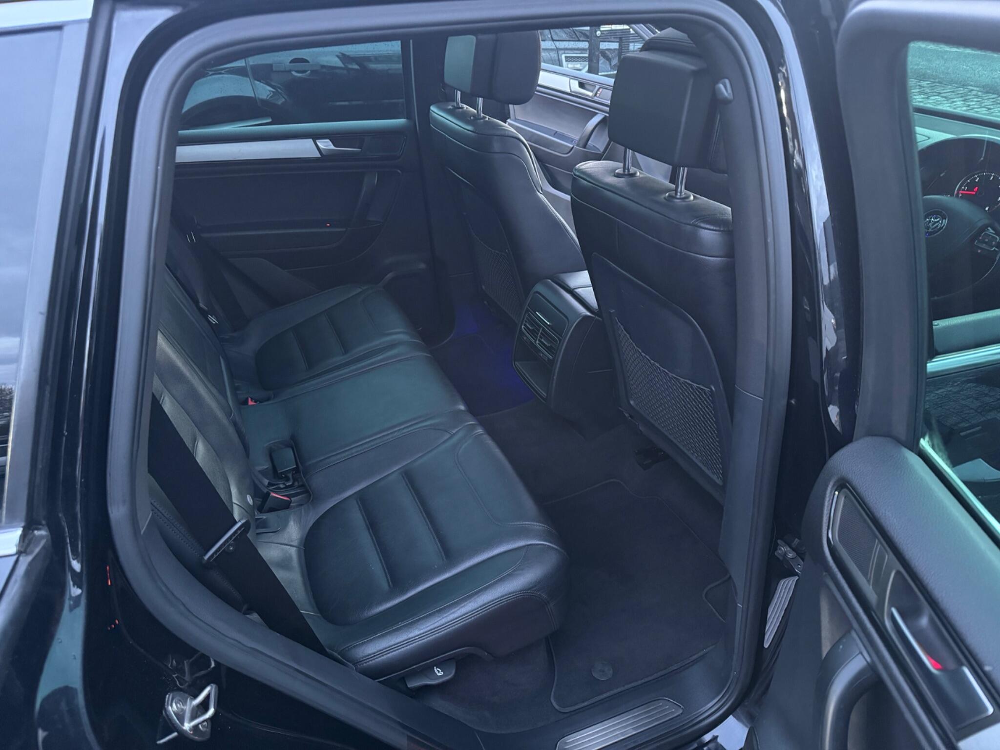 Volkswagen Touareg - Image 21