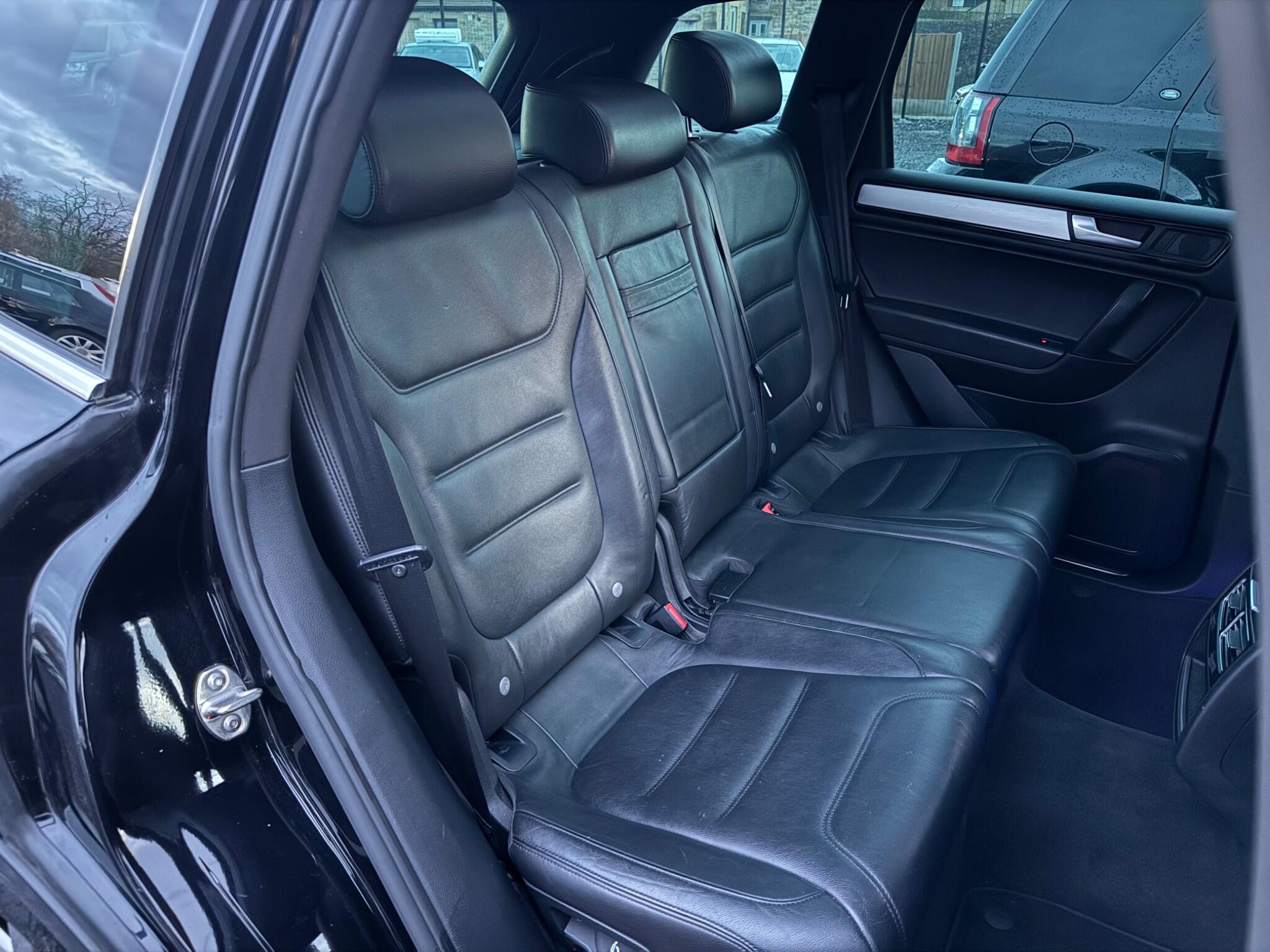 Volkswagen Touareg - Image 22