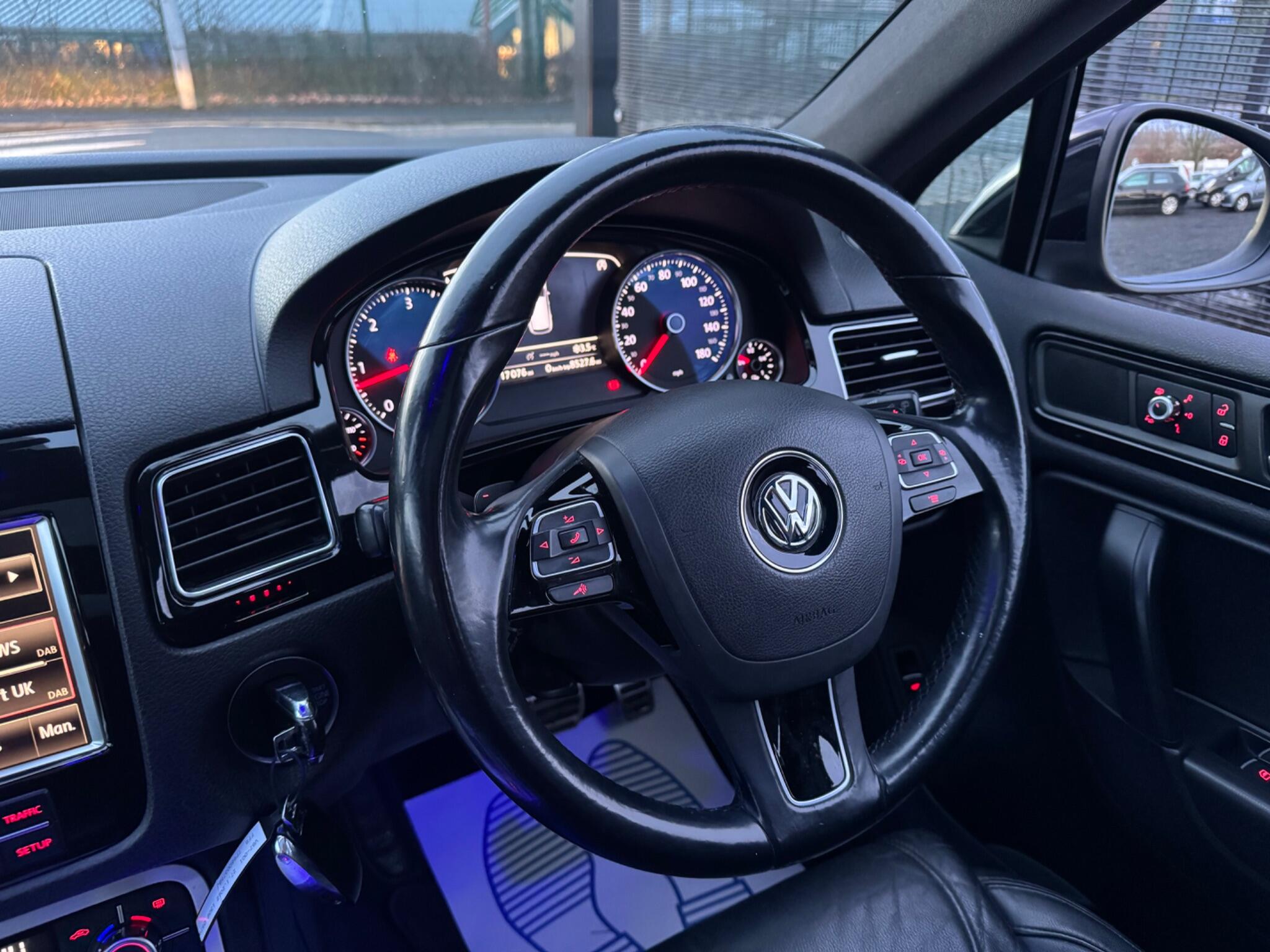 Volkswagen Touareg - Image 24