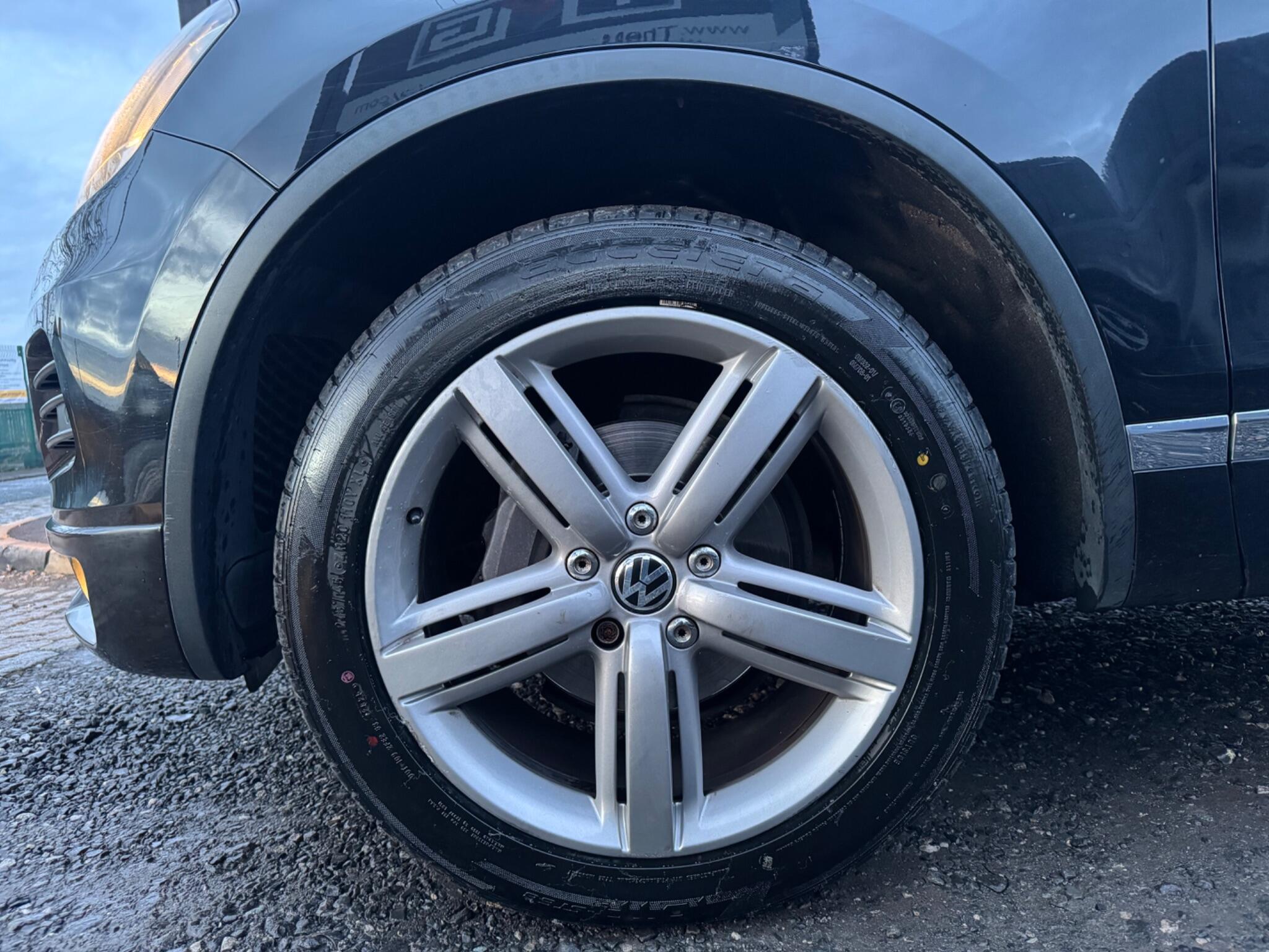 Volkswagen Touareg - Image 26