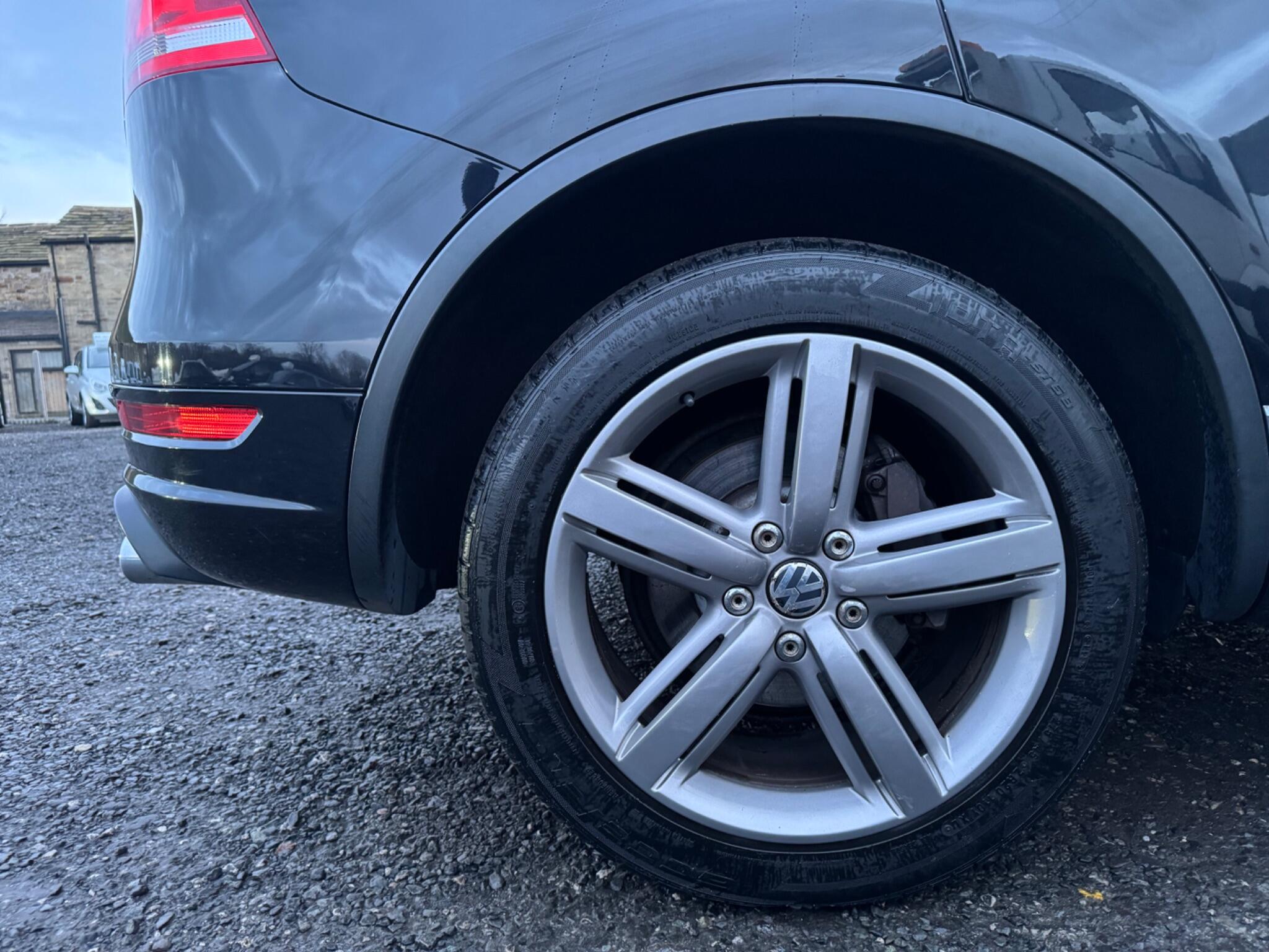 Volkswagen Touareg - Image 28