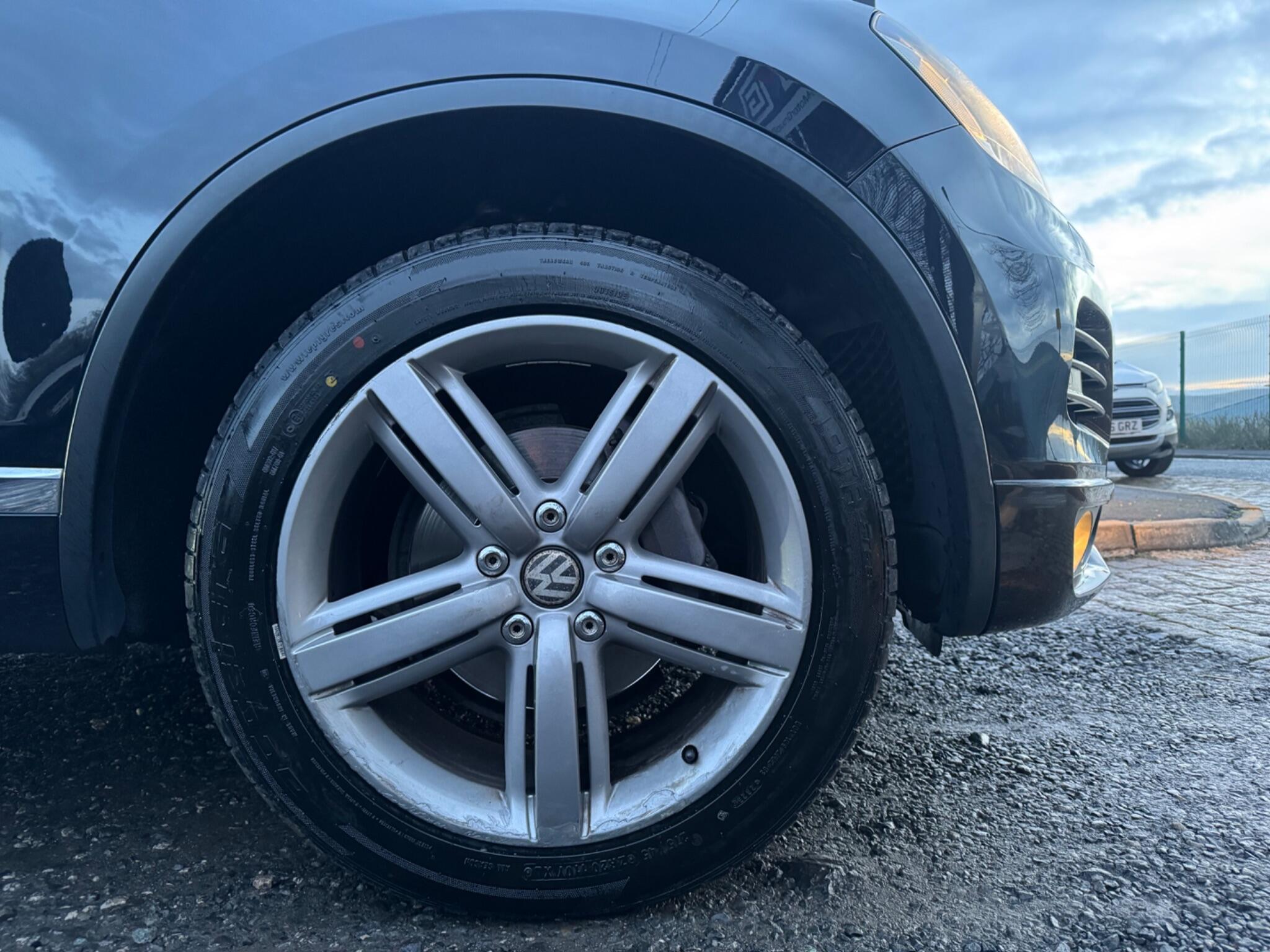 Volkswagen Touareg - Image 29