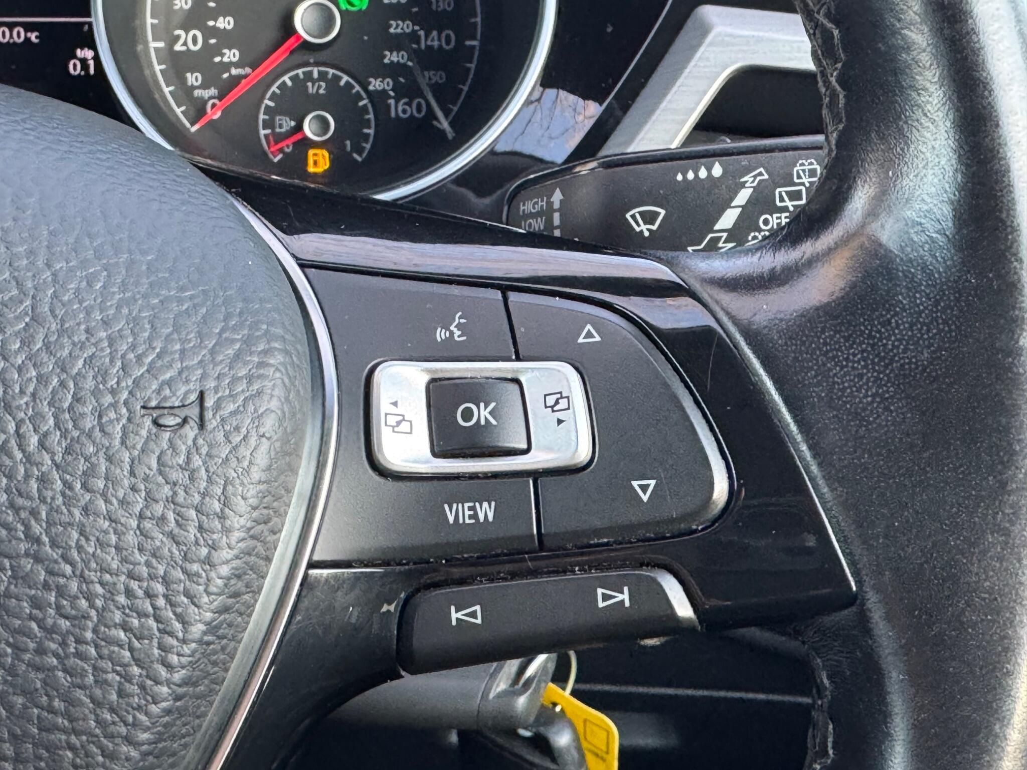 Volkswagen Touran - Image 23