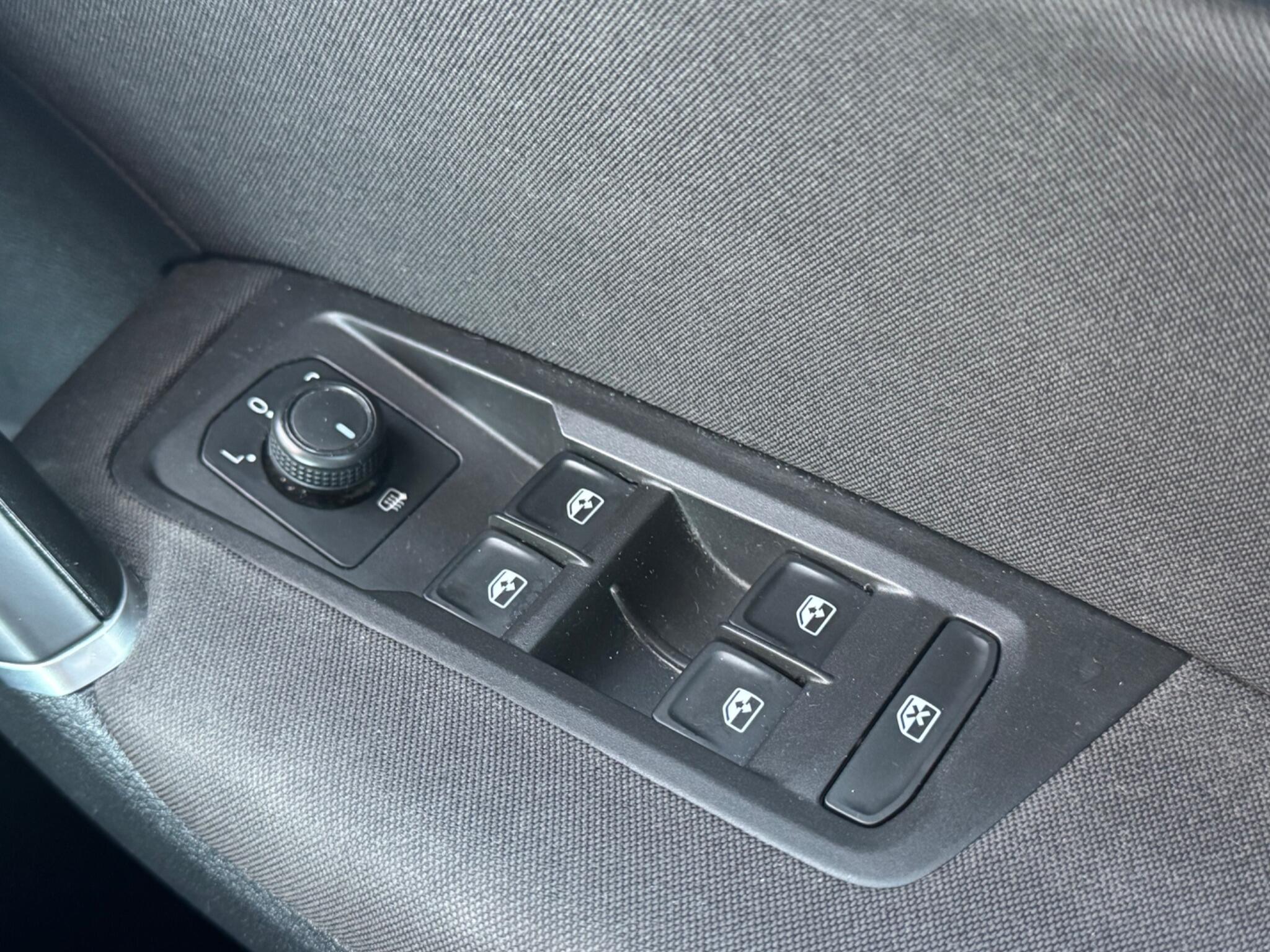Volkswagen Touran - Image 25