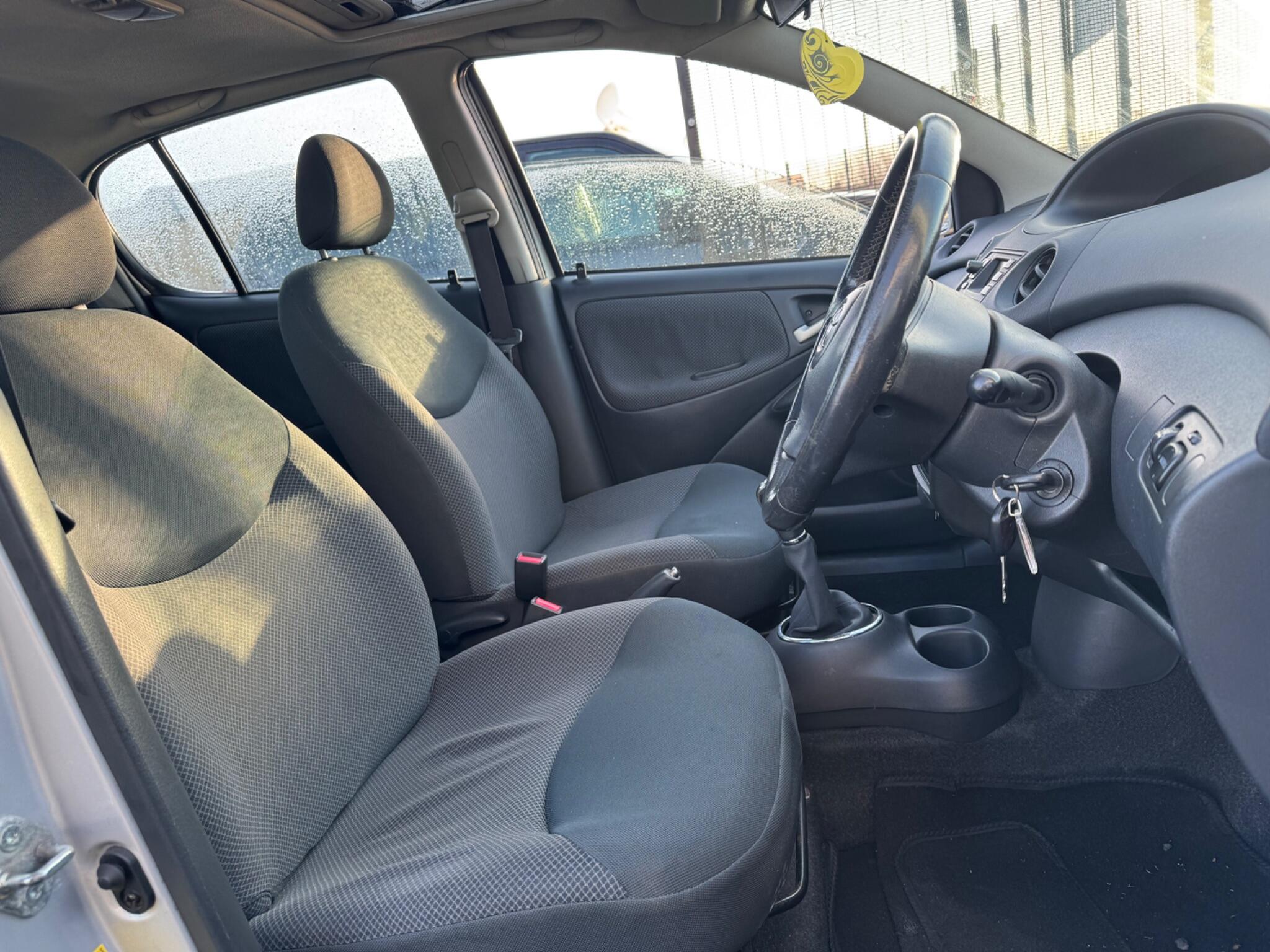 Toyota Yaris - Image 9