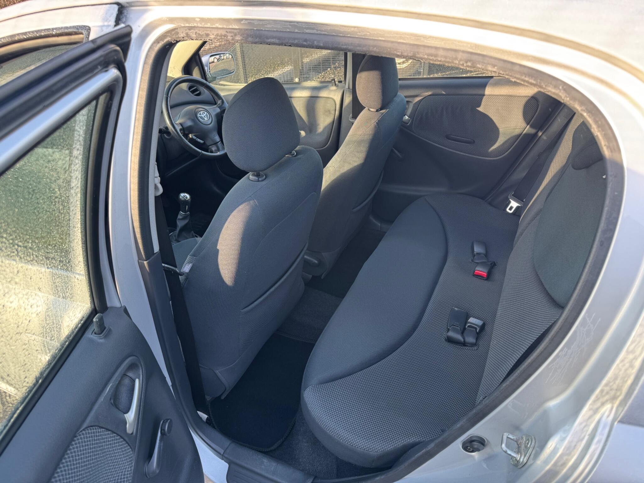 Toyota Yaris - Image 12