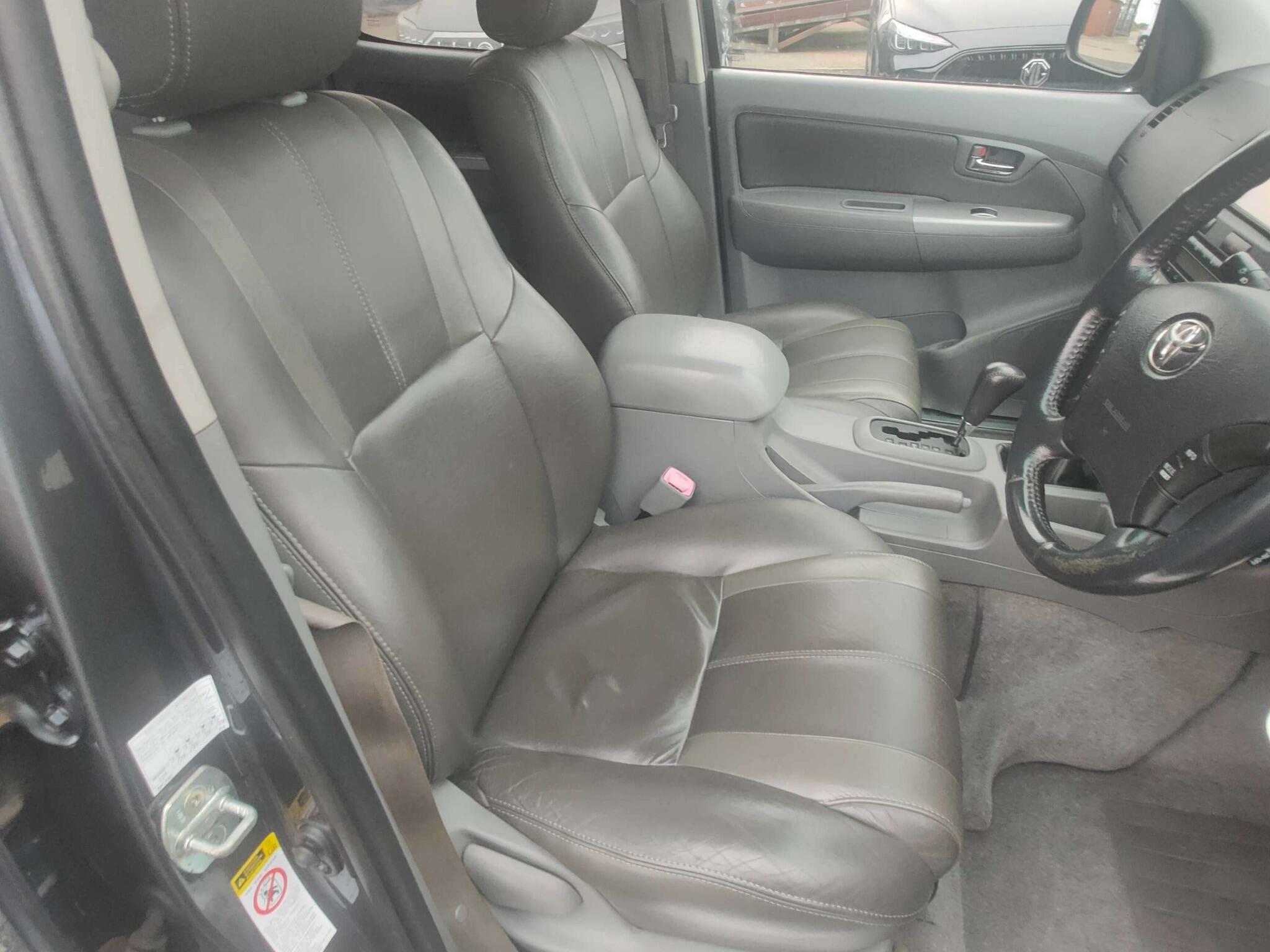 Toyota Hilux - Image 14