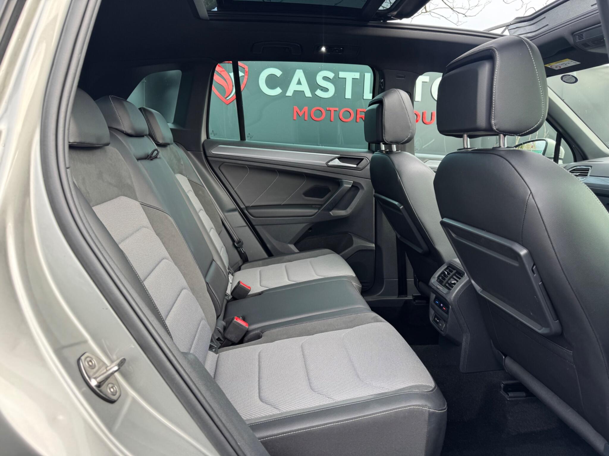Volkswagen Tiguan - Image 25