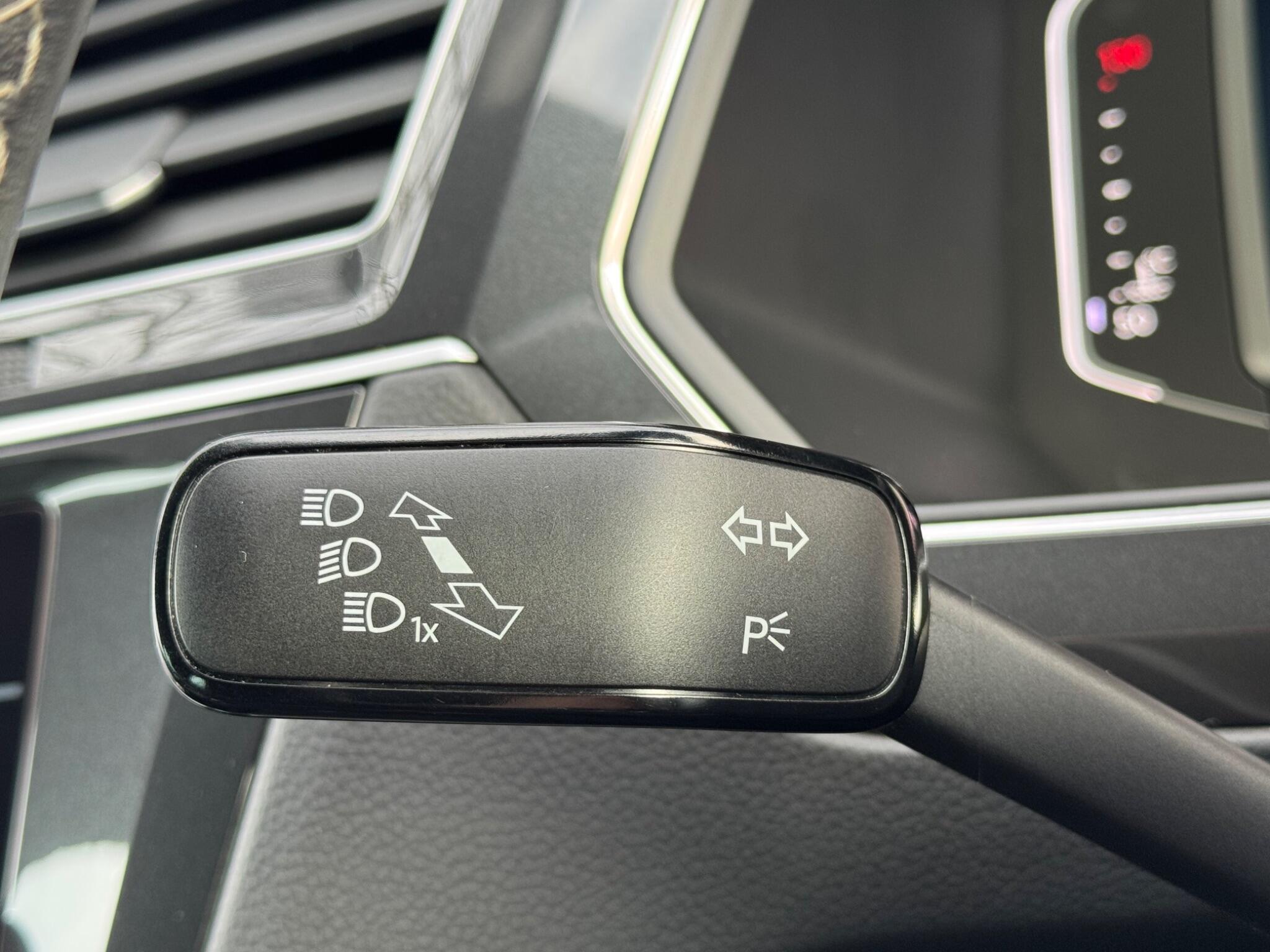 Volkswagen Tiguan - Image 32