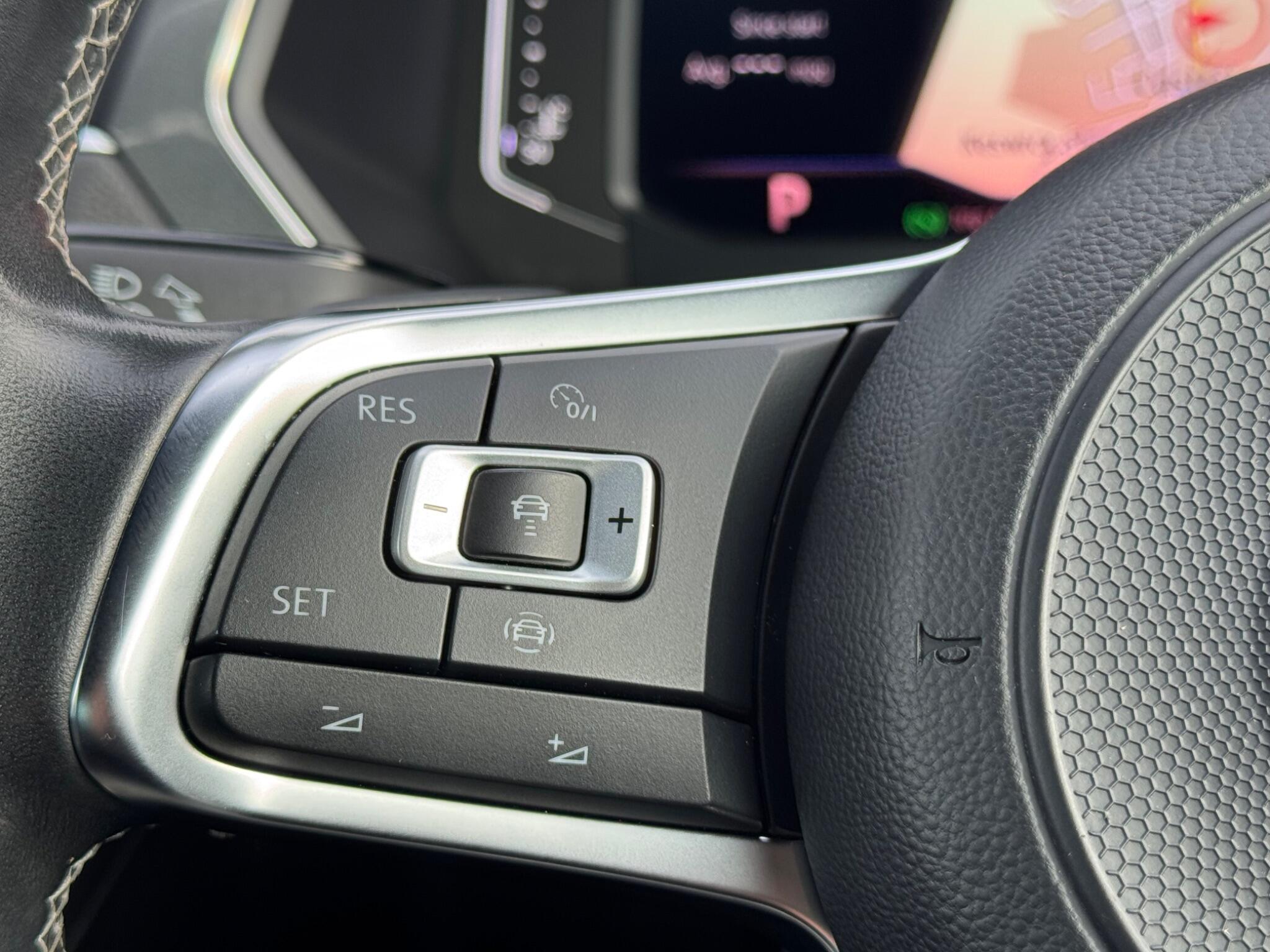 Volkswagen Tiguan - Image 36