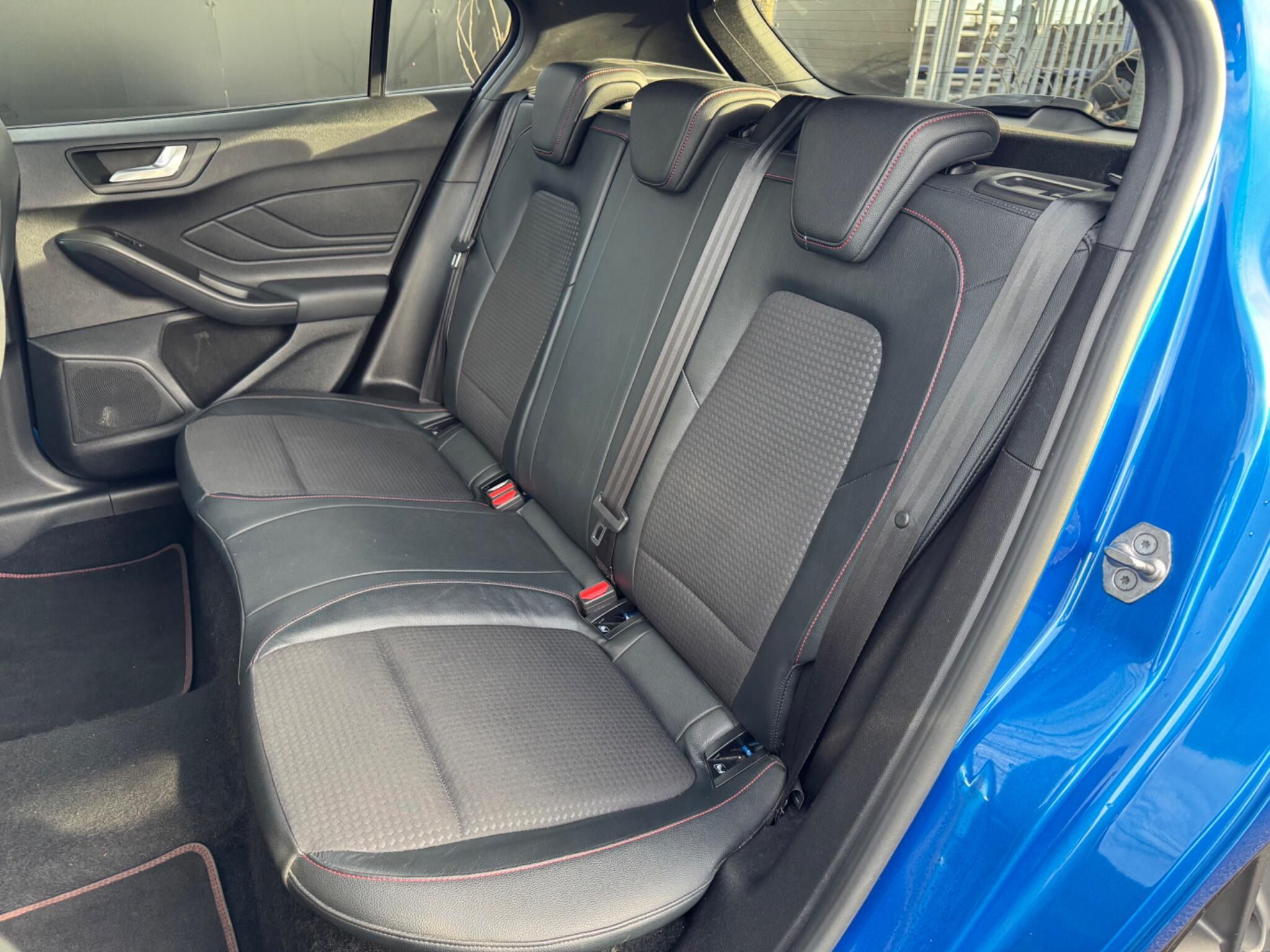 Ford Focus - Image 18