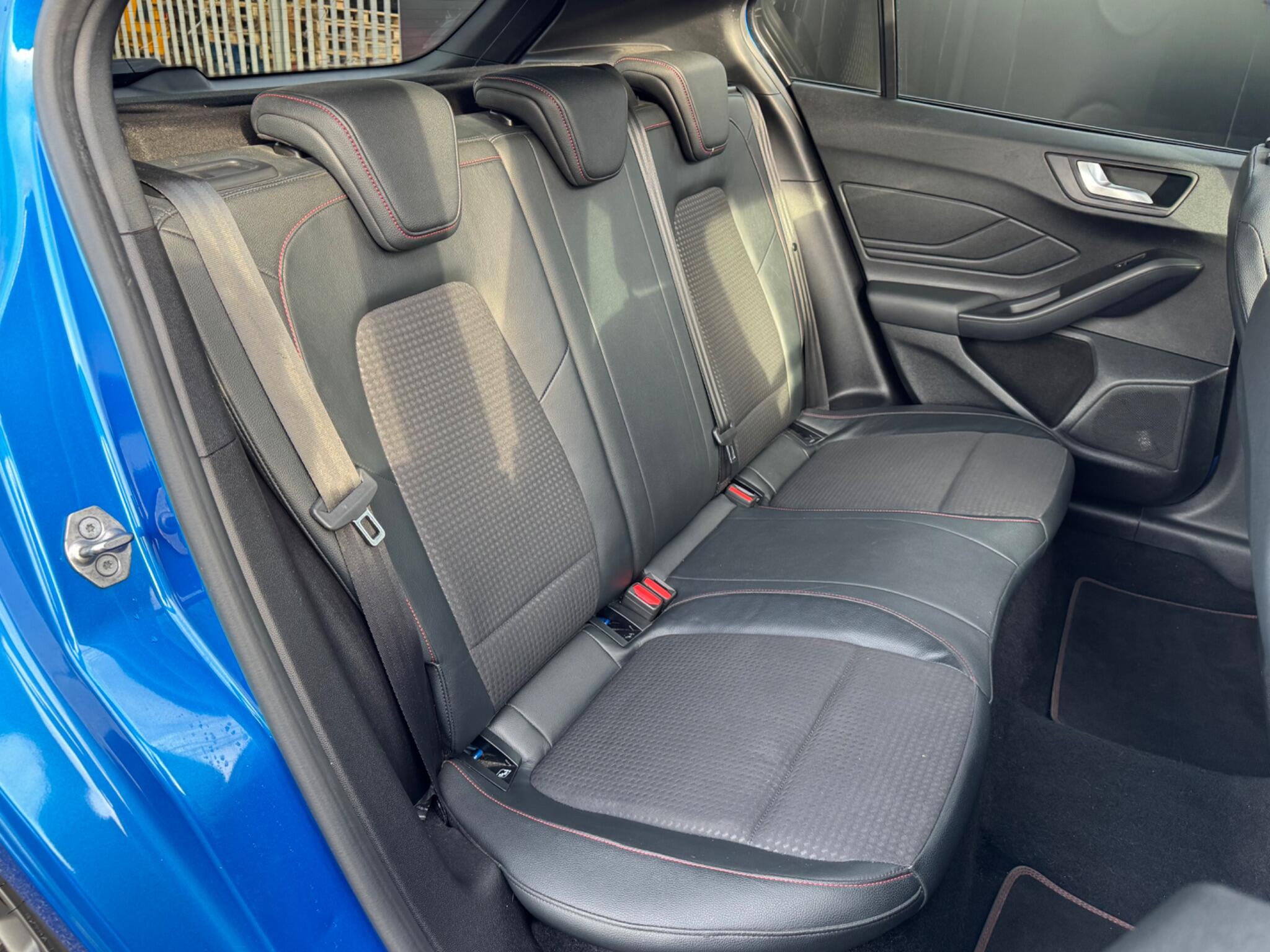 Ford Focus - Image 21