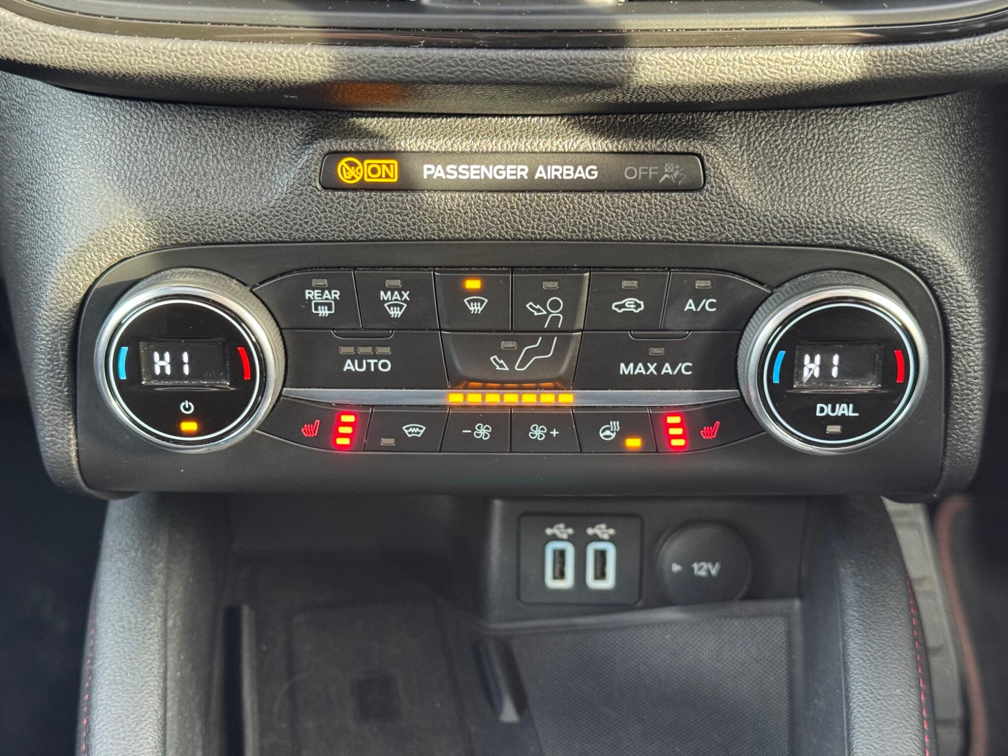 Ford Focus - Image 32